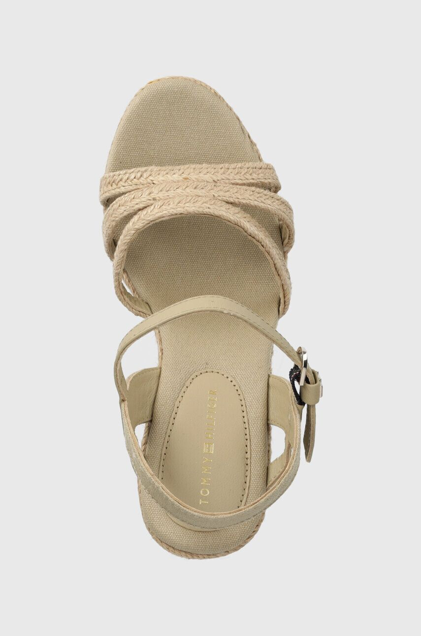 Tommy Hilfiger Sandali ESSENTIAL BASIC WEDGE SANDAL ženski bež barva FW0FW07220 - Pepit.si