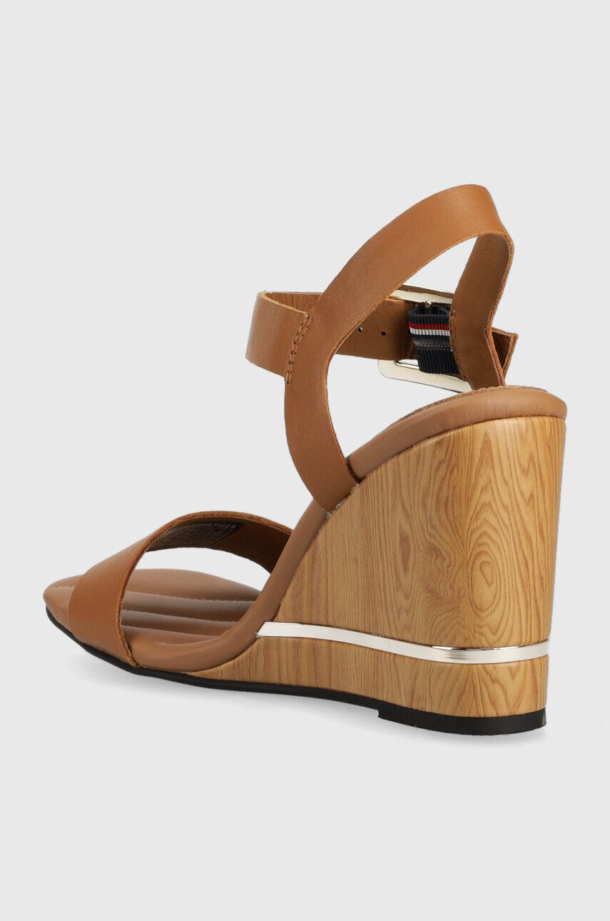 Tommy Hilfiger Sandali HARDWARE WEDGE SANDAL ženski rjava barva FW0FW07074 - Pepit.si