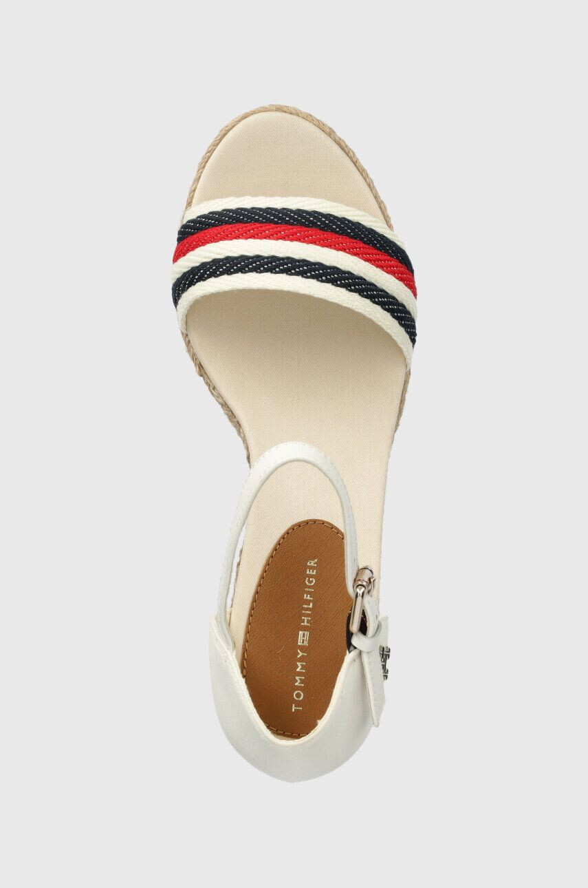 Tommy Hilfiger Sandali MID WEDGE CORPORATE ženski bela barva - Pepit.si