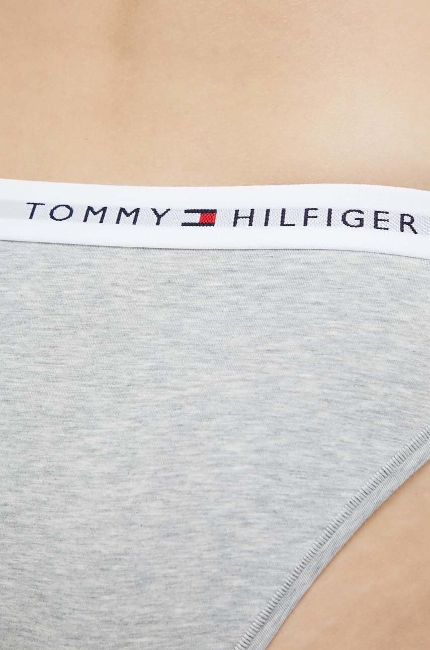 Tommy Hilfiger Spodnjice siva barva - Pepit.si