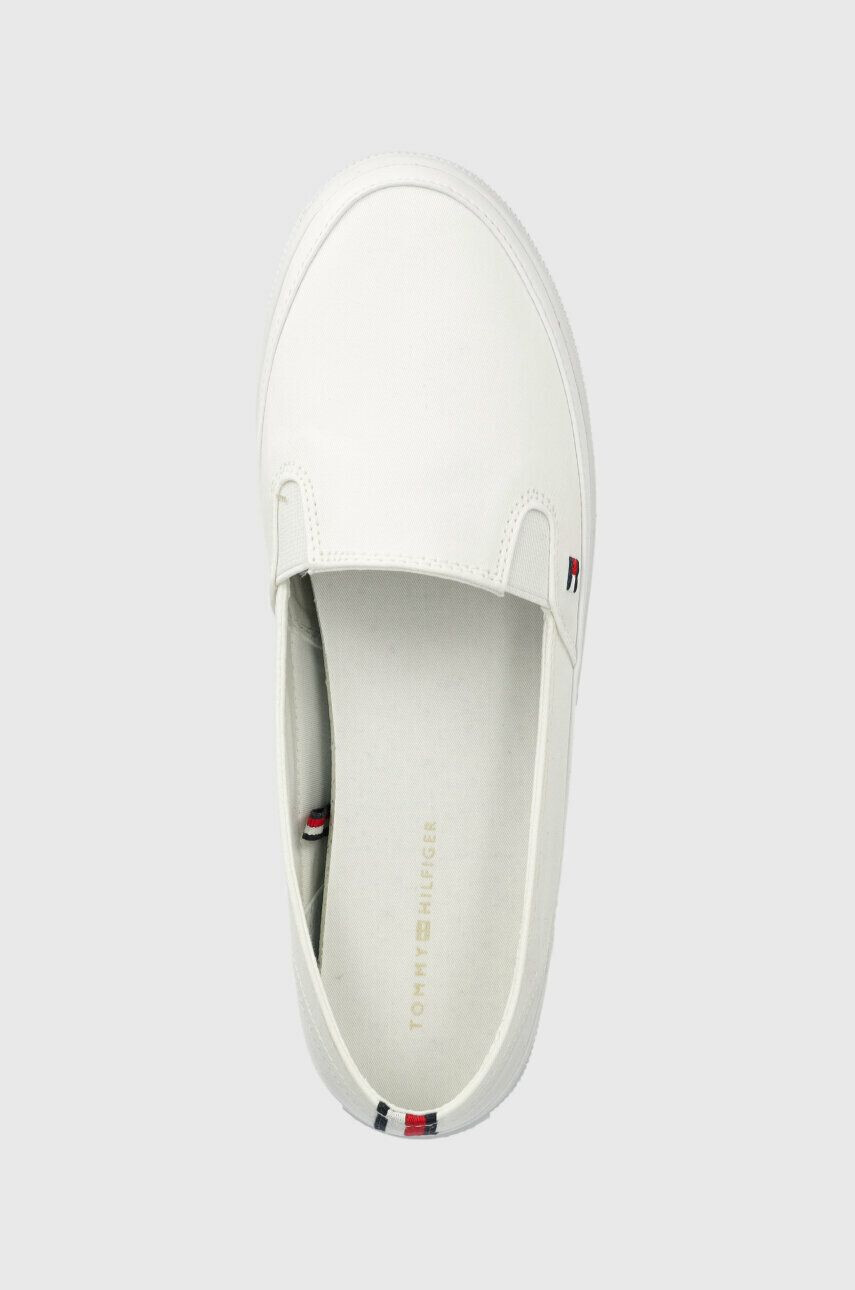 Tommy Hilfiger Teniske ESSENTIAL KESHA SLIP-ON ženske bela barva FW0FW07121 - Pepit.si