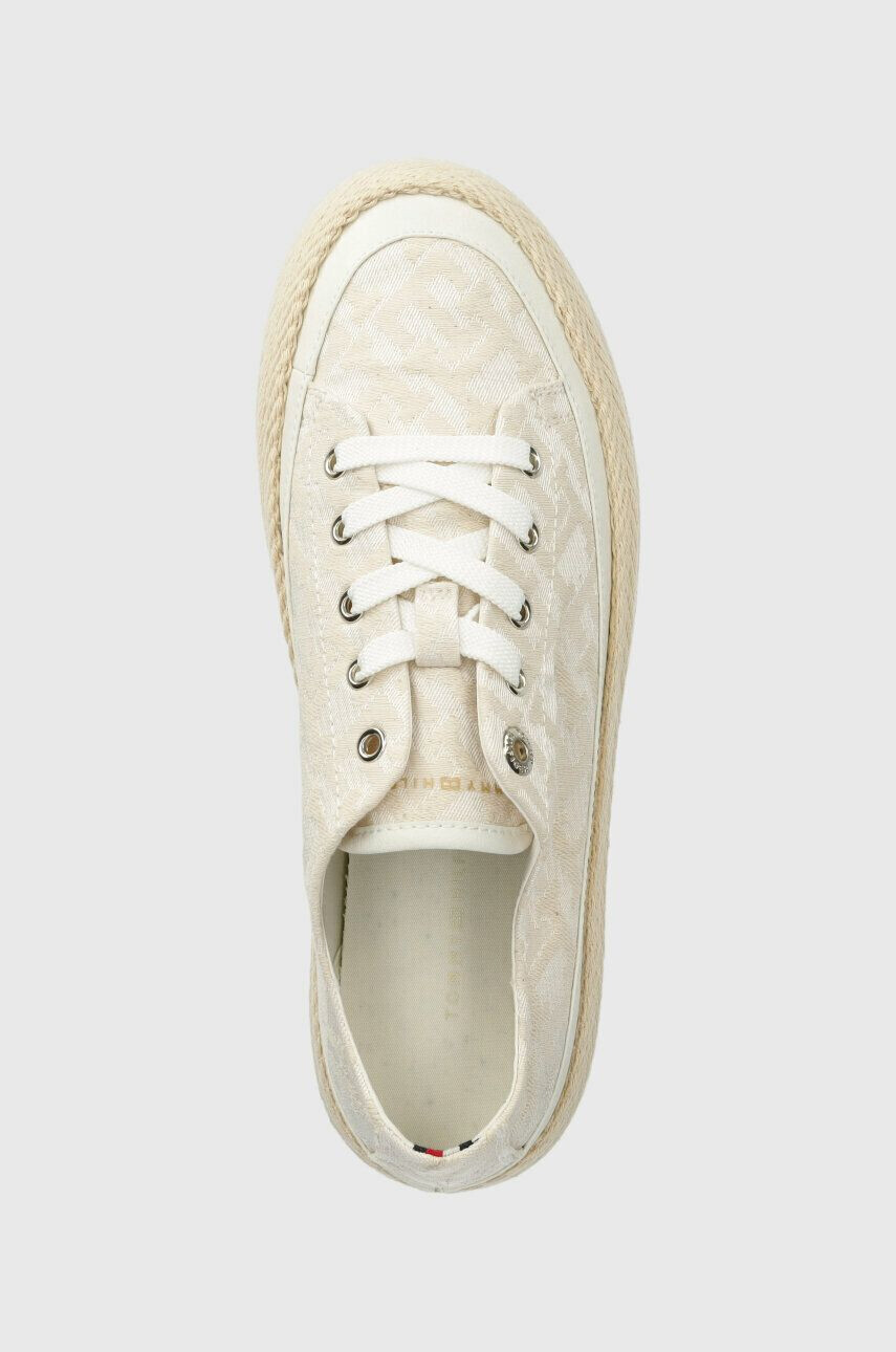 Tommy Hilfiger Teniske VULC ROPE MONOGRAM WHITE DENIM ženske bež barva FW0FW07254 - Pepit.si