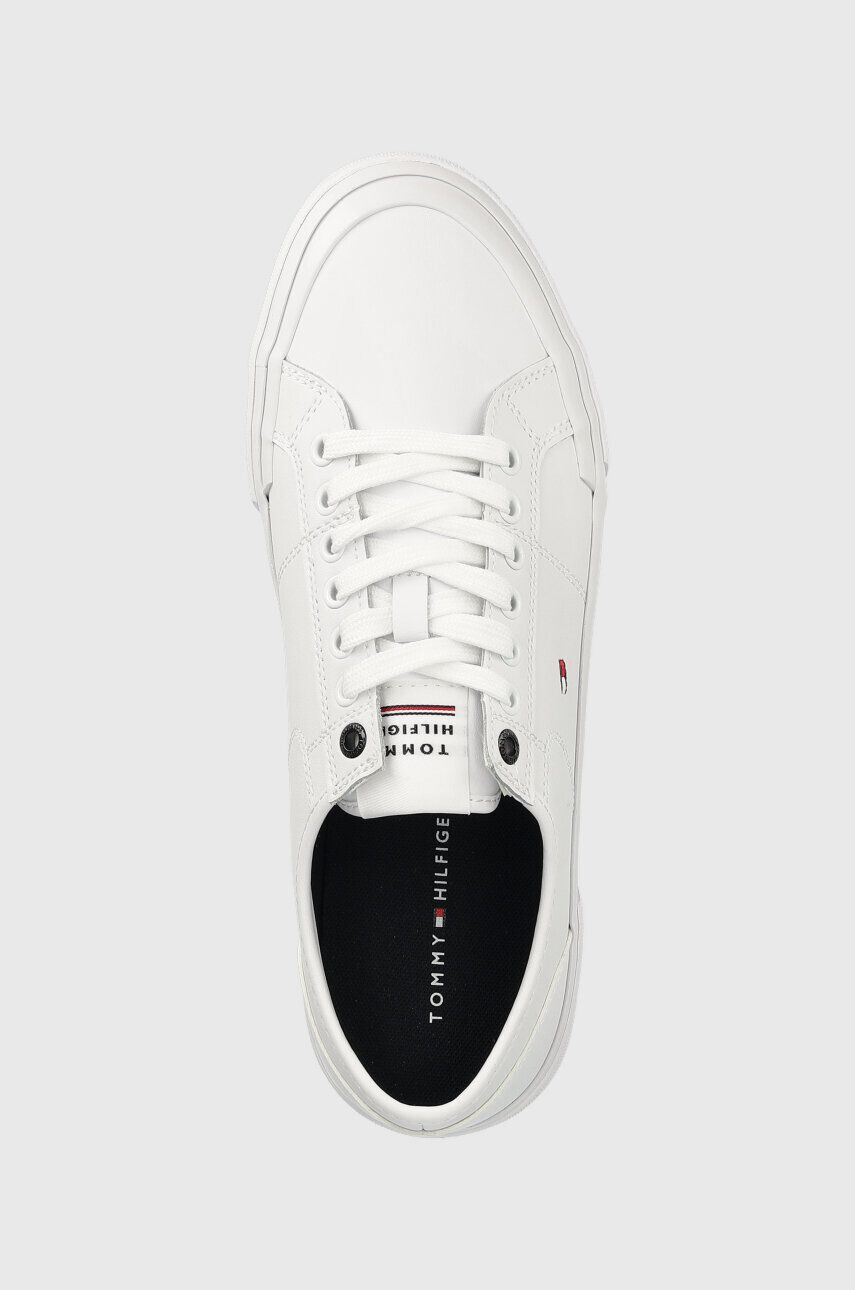 Tommy Hilfiger Usnjene teniske CORE CORPORATE VULC LEATHER moške bela barva FM0FM04561 - Pepit.si