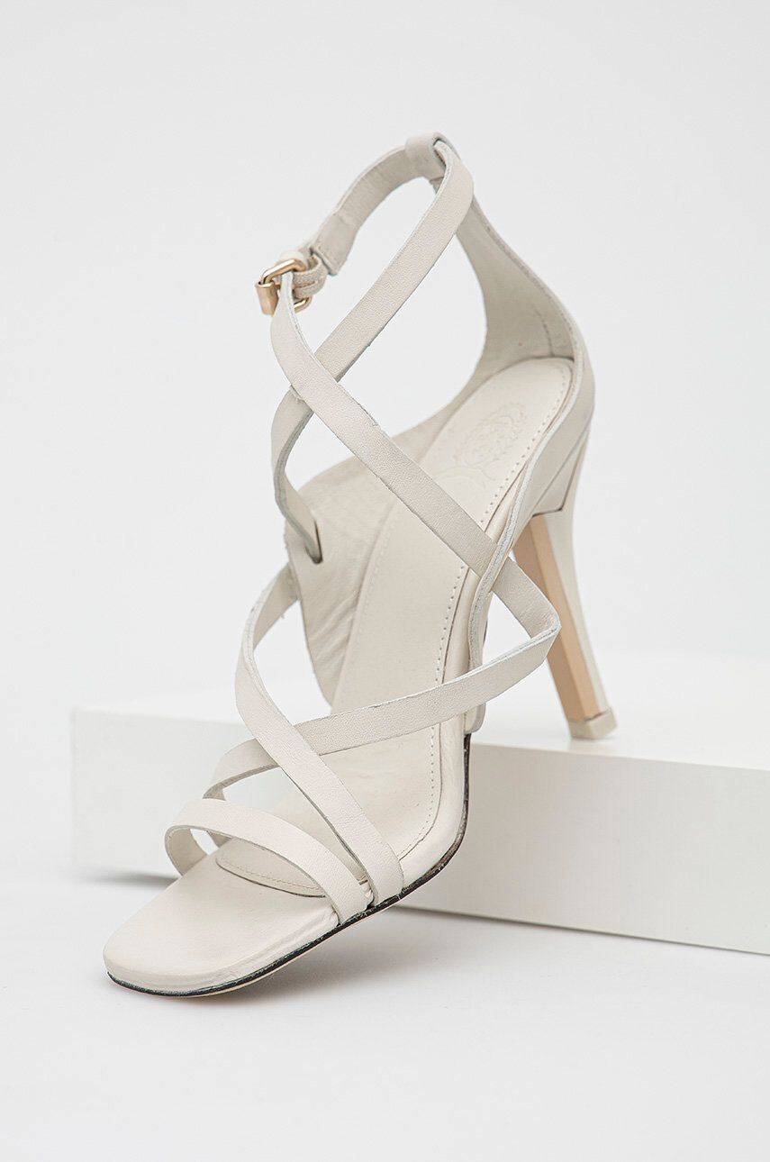 Tommy Hilfiger Usnjeni sandali Elevated Th High Heel bela barva - Pepit.si