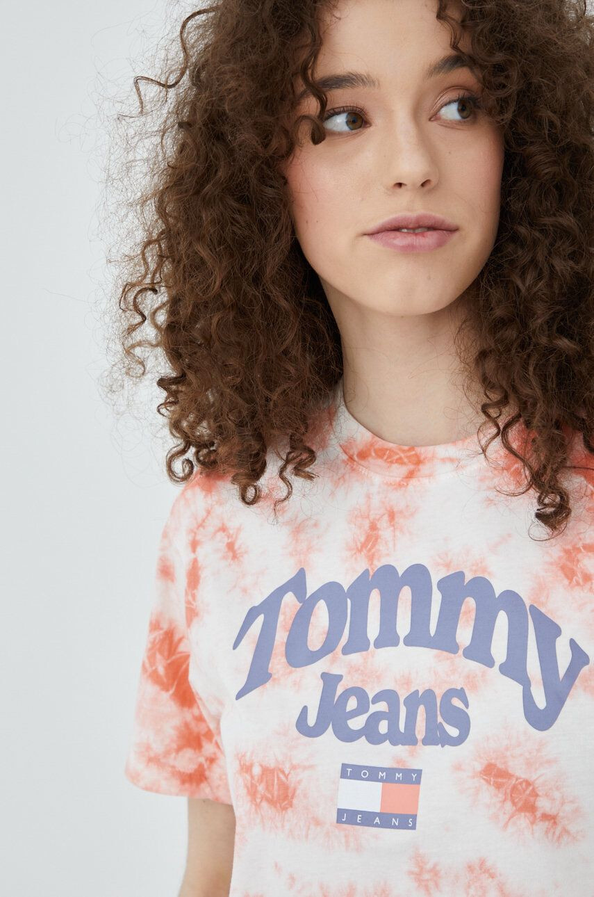 Tommy Jeans Bombažen t-shirt roza barva - Pepit.si