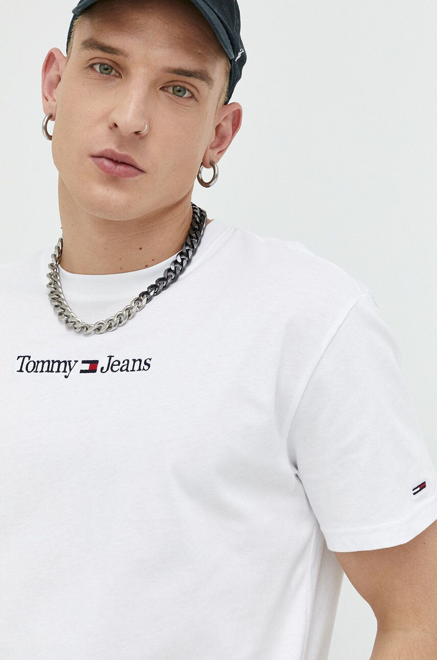 Tommy Jeans Bombažna kratka majica bela barva - Pepit.si