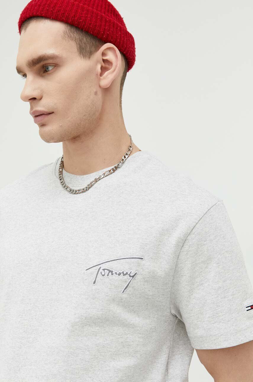 Tommy Jeans Bombažna kratka majica siva barva - Pepit.si