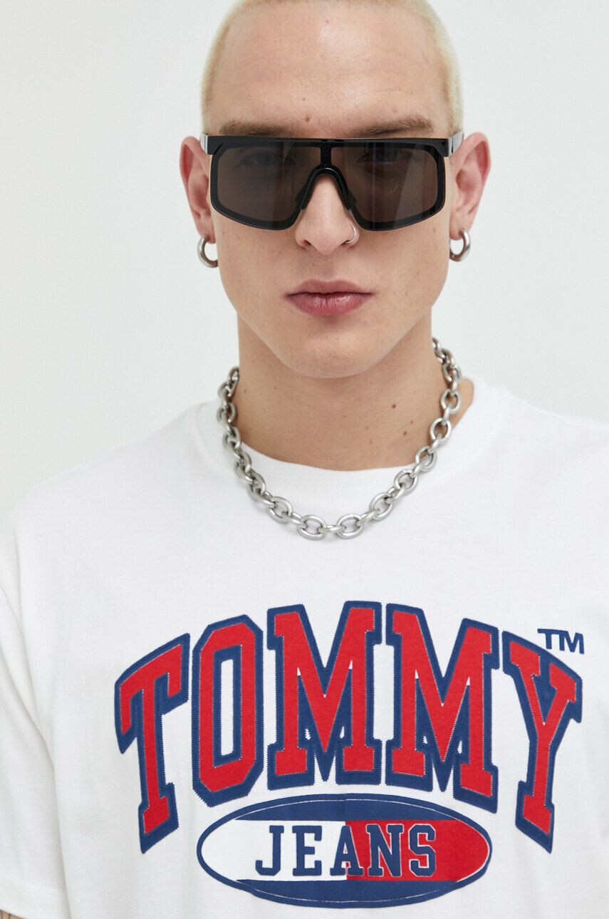 Tommy Jeans Bombažna kratka majica bela barva - Pepit.si