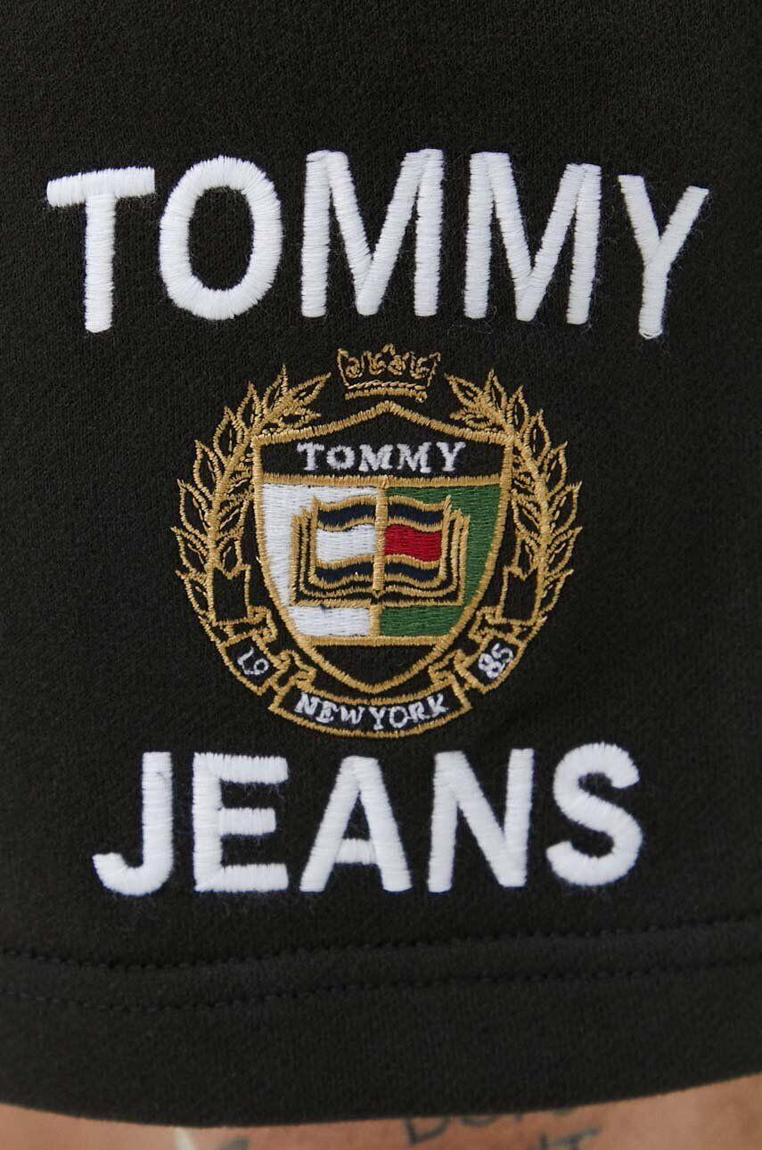 Tommy Jeans Bombažne kratke hlače črna barva - Pepit.si