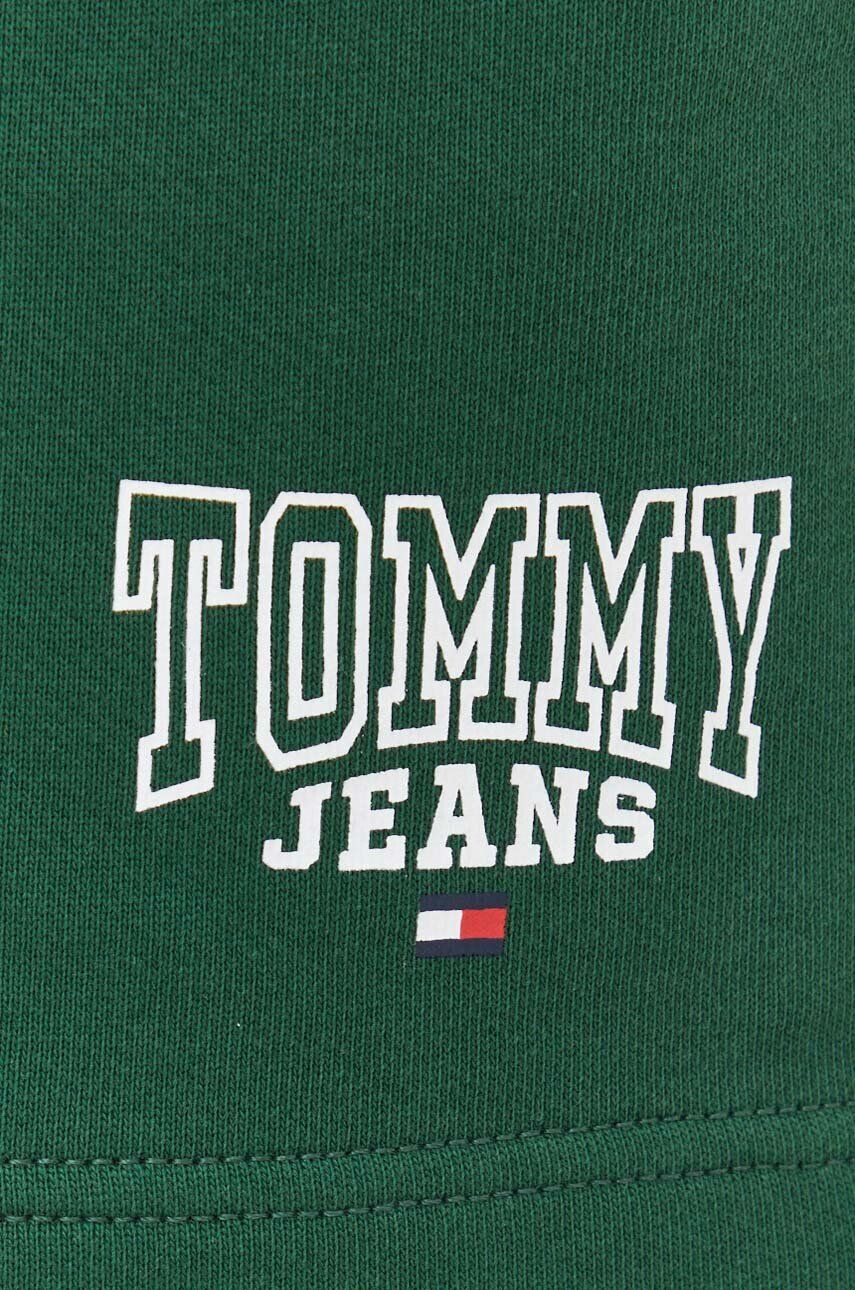 Tommy Jeans Bombažne kratke hlače zelena barva - Pepit.si