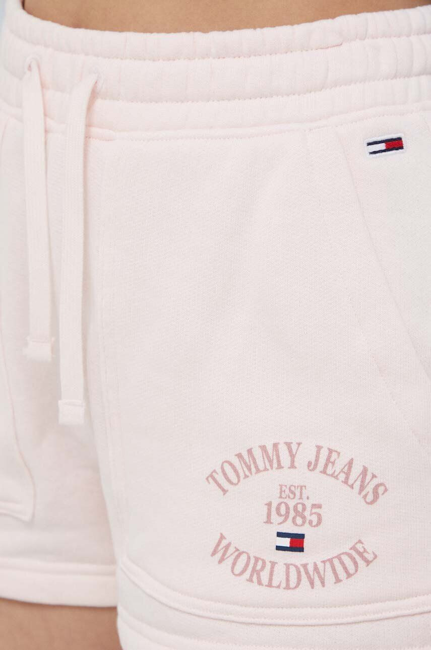 Tommy Jeans Bombažne kratke hlače roza barva - Pepit.si