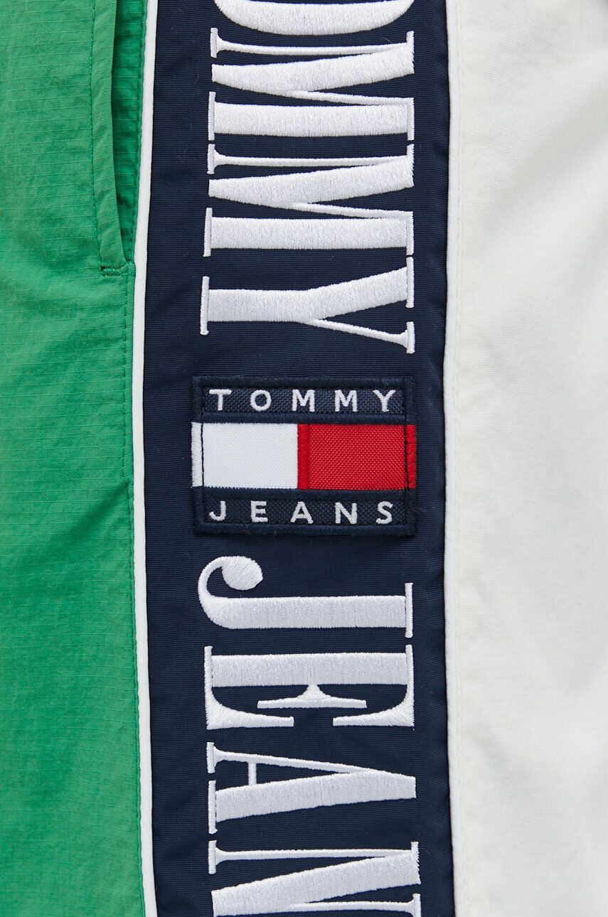 Tommy Jeans Kratke hlače moški zelena barva - Pepit.si