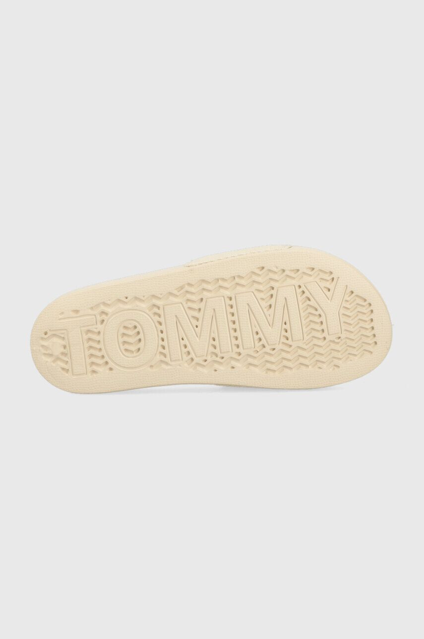 Tommy Jeans Natikači GRAPHIC POOL SLIDE ženski bež barva EN0EN02178 - Pepit.si