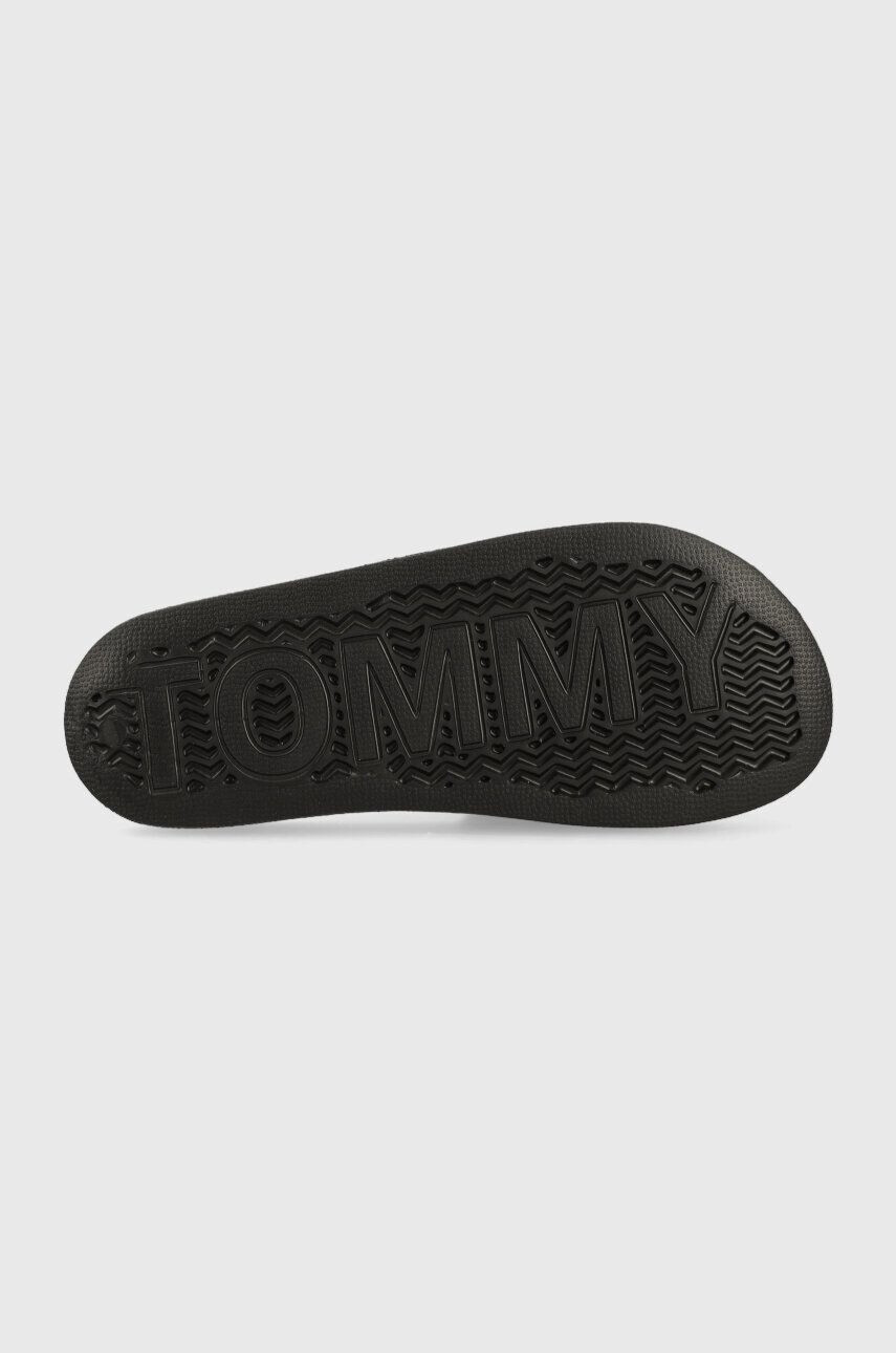 Tommy Jeans Natikači TJW WOVEN POOL SLIDE ženski črna barva EN0EN02223 - Pepit.si