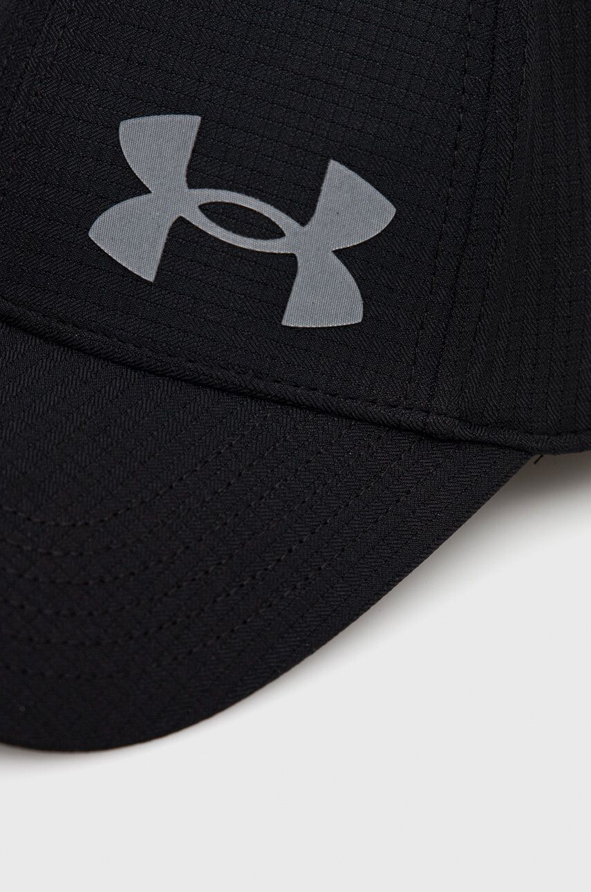 Under Armour Kapa na šilt Isochill Armourvent črna barva - Pepit.si