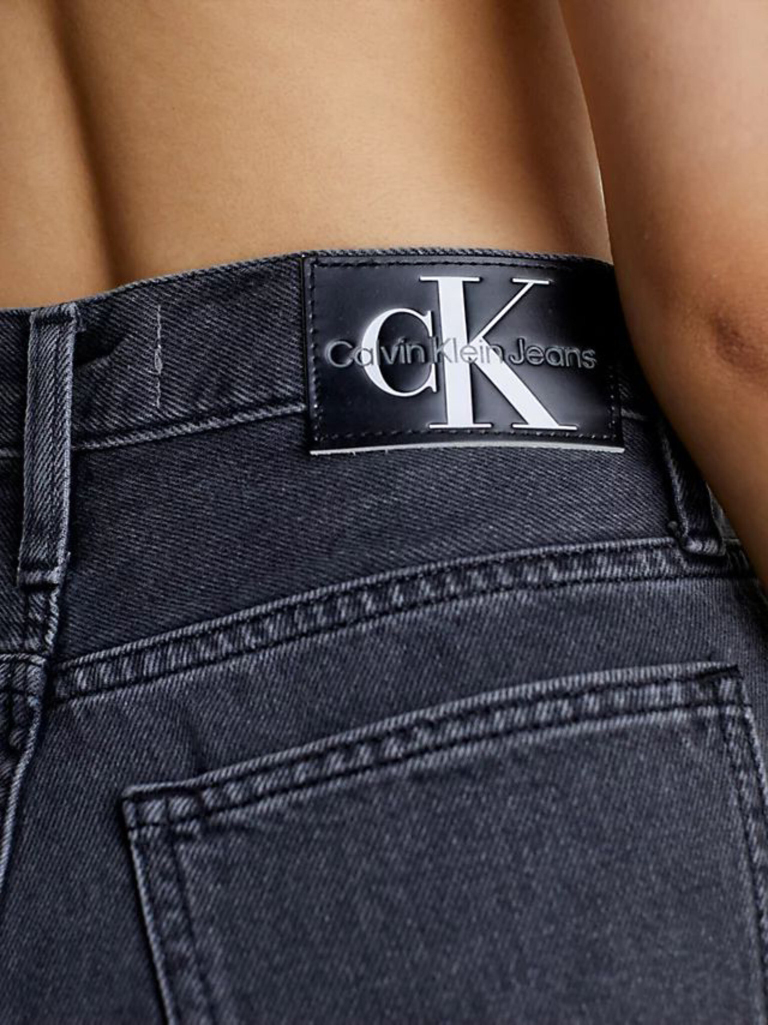 Calvin Klein Jeans Mom Kratke hlače Črna - Pepit.si