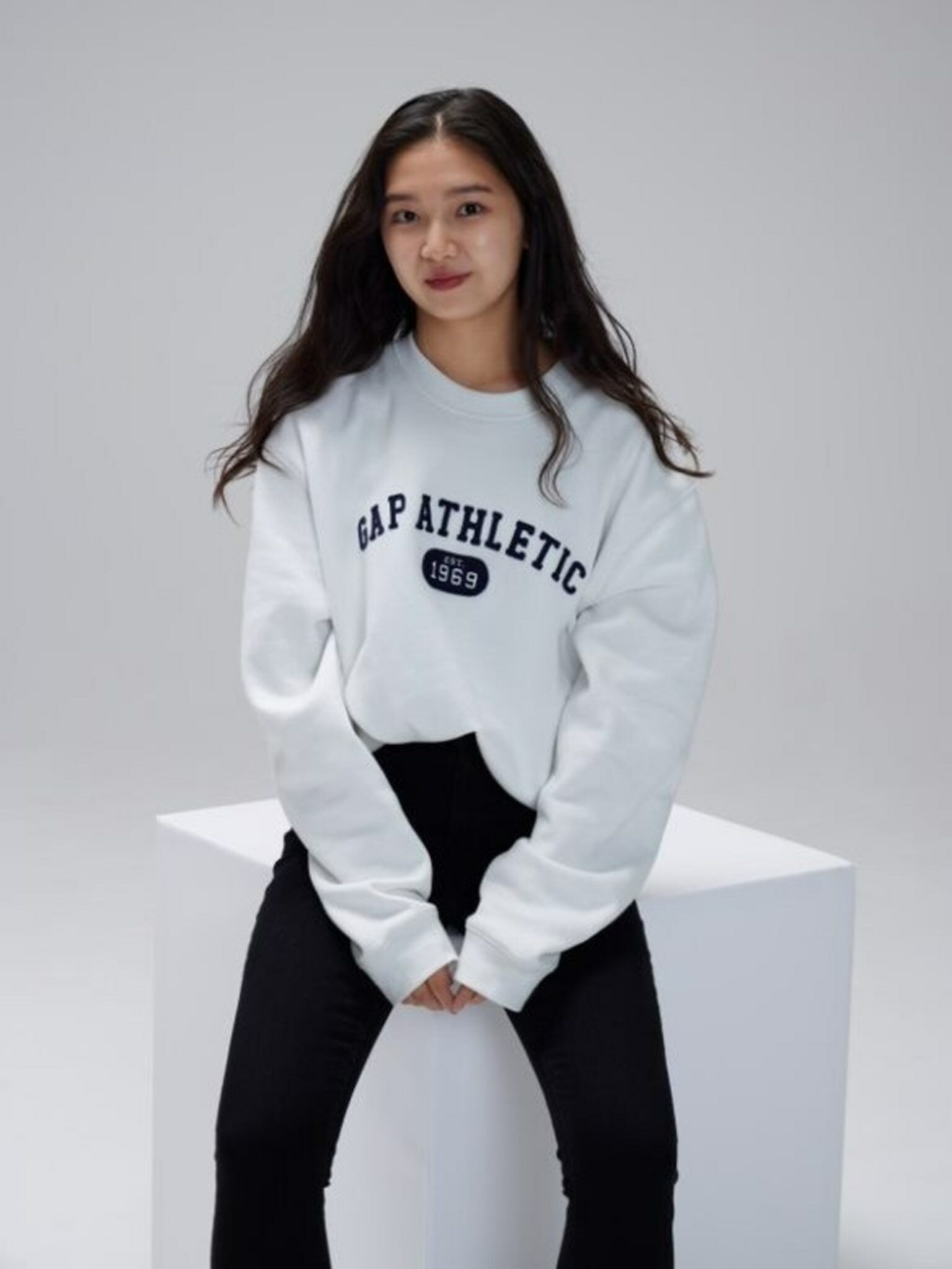 GAP Athletic Pulover Bela - Pepit.si