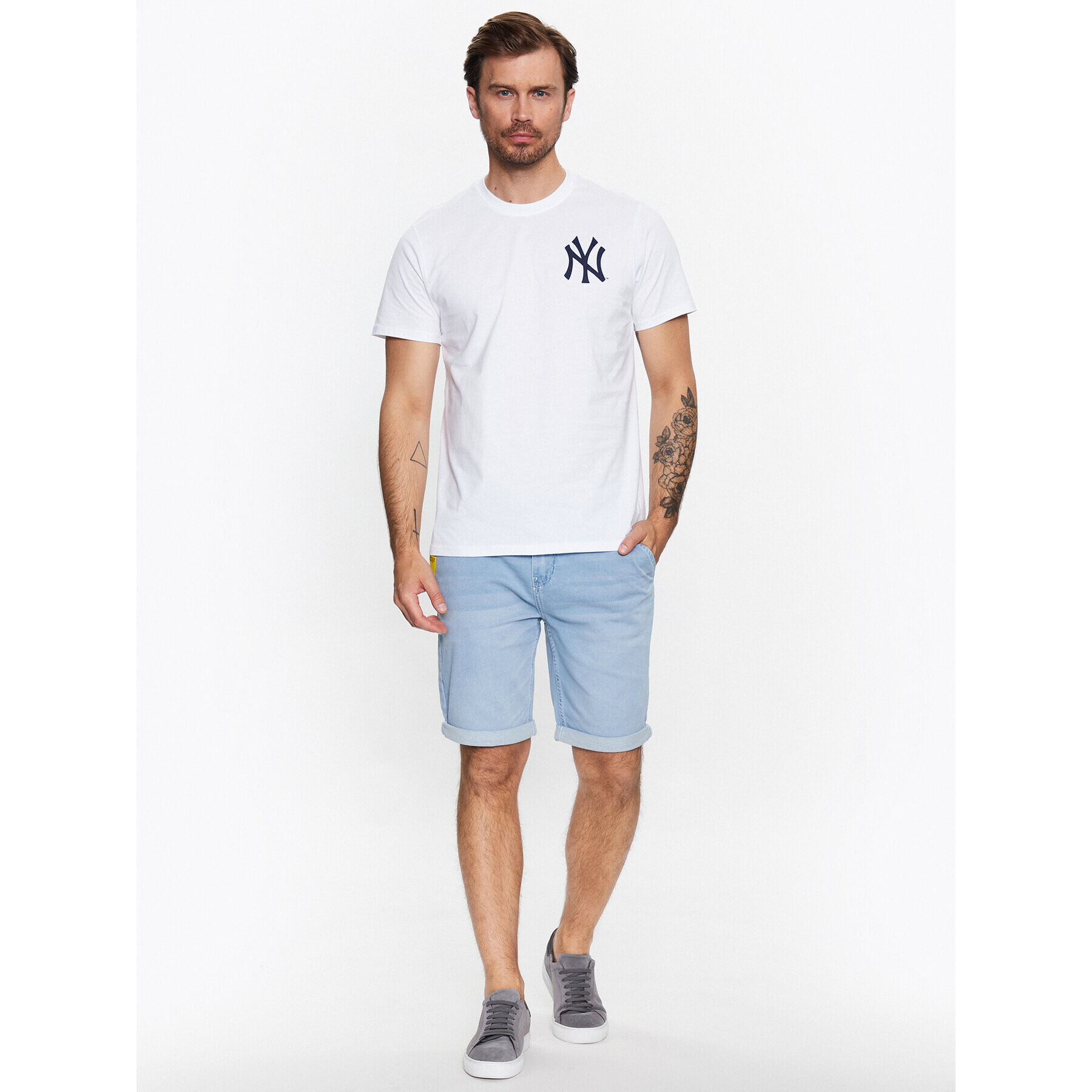 47 Brand Majica New York Yankees World Series Backer '47 Echo Tee Bela Regular Fit - Pepit.si