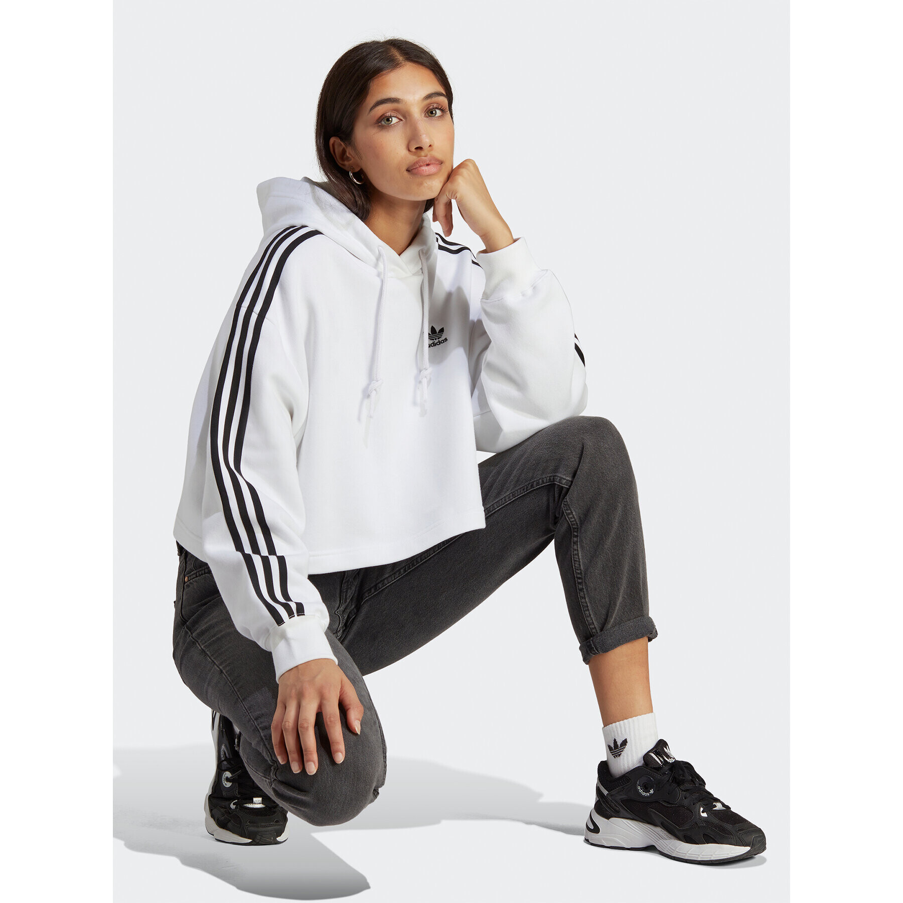 adidas Jopa Adicolor Classics Crop Hoodie IB7387 Bela Loose Fit - Pepit.si