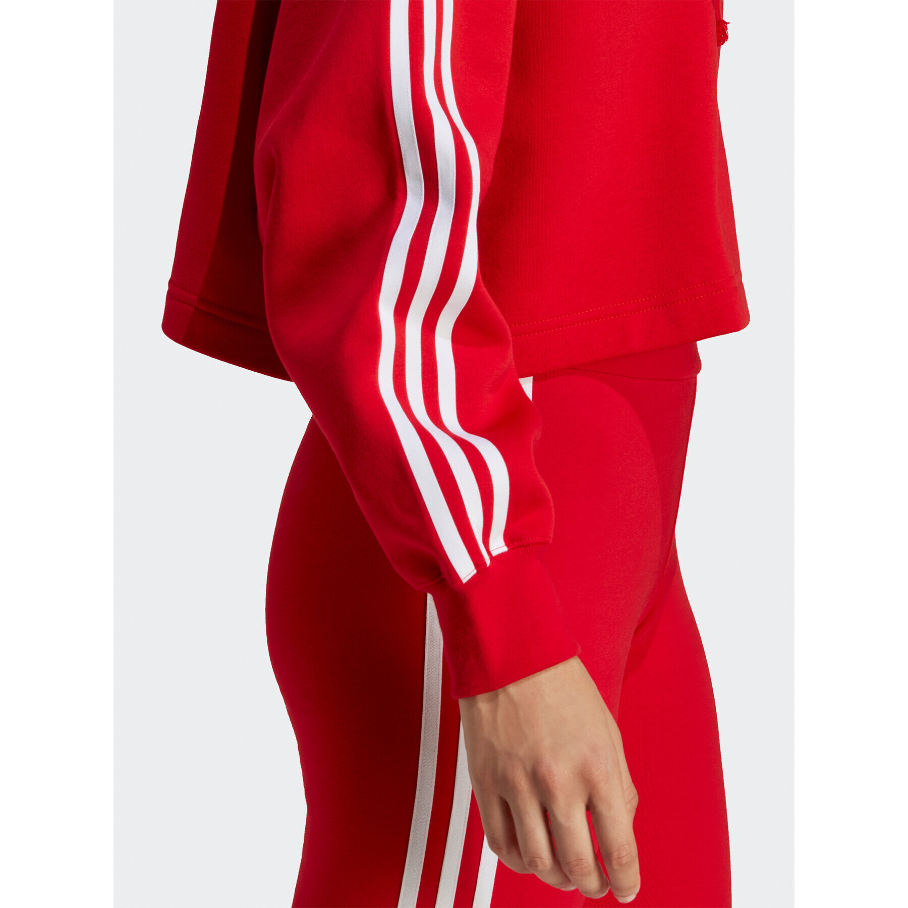 adidas Jopa Adicolor Classics Crop Hoodie IB7389 Rdeča Loose Fit - Pepit.si