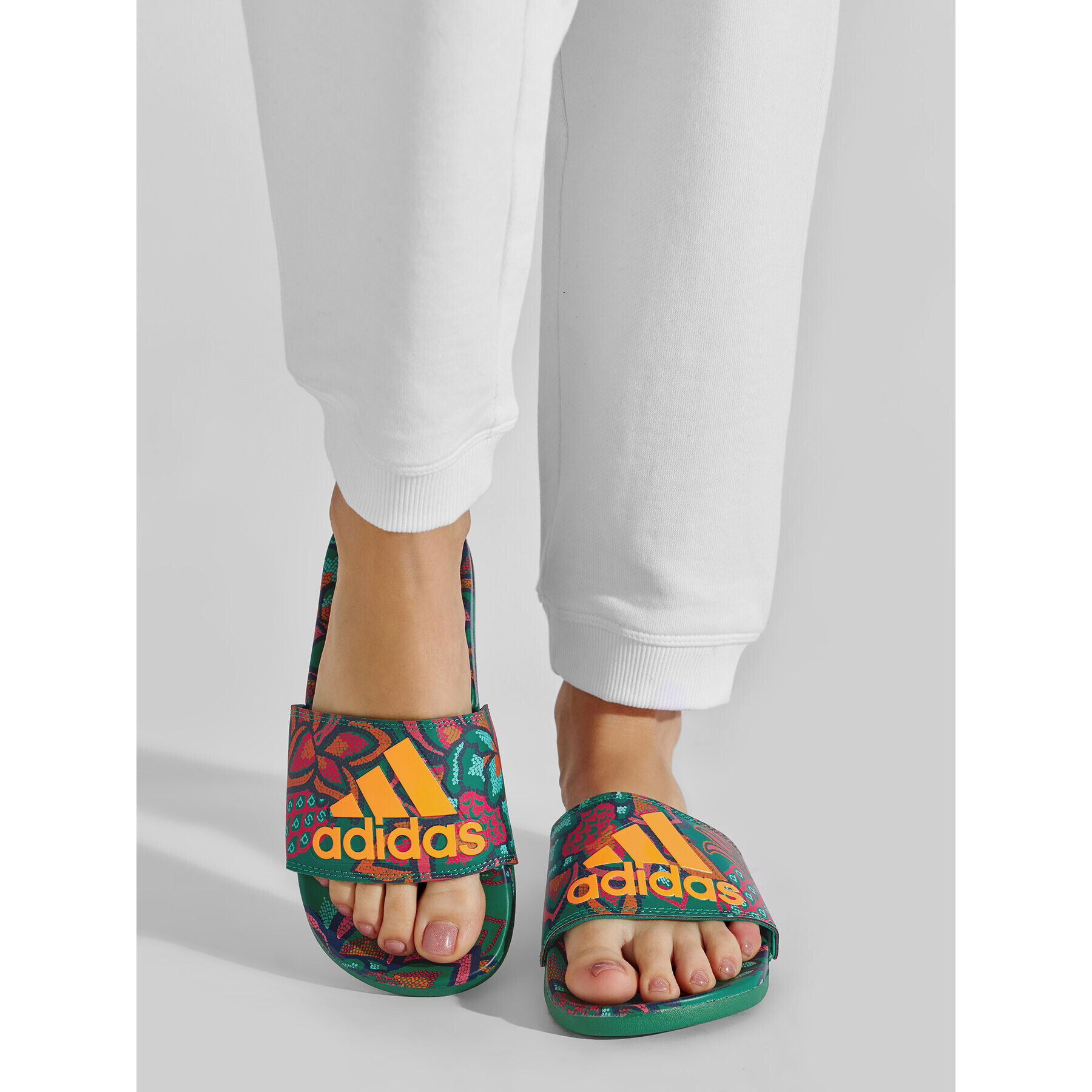 adidas Natikači adilette Comfort GX4302 Zelena - Pepit.si