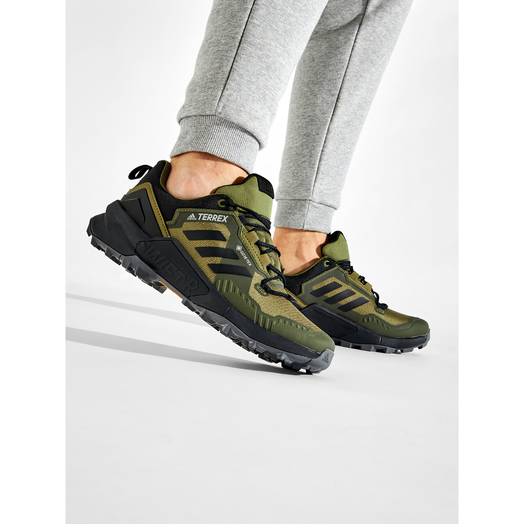 adidas Čevlji Terrex Swift R3 Gtx GORE-TEX GY5075 Khaki - Pepit.si