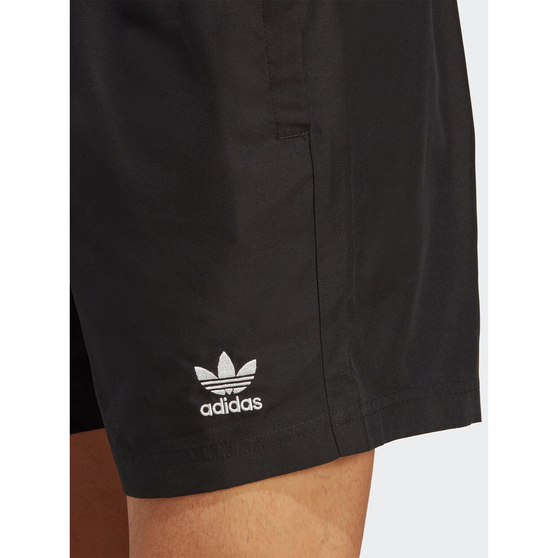 adidas Kopalne hlače Originals Essentials Solid Swim Shorts HT4411 Črna Regular Fit - Pepit.si