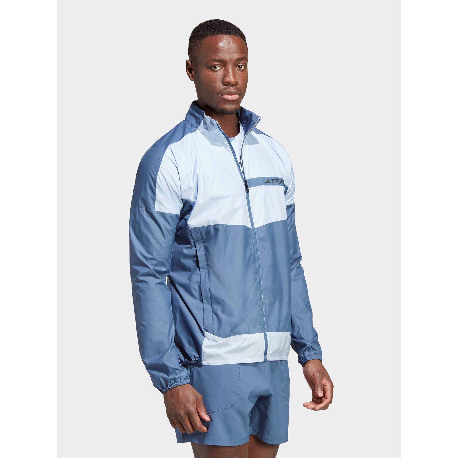 adidas Vetrovka Terrex Multi Windbreaker HM4028 Modra Regular Fit - Pepit.si