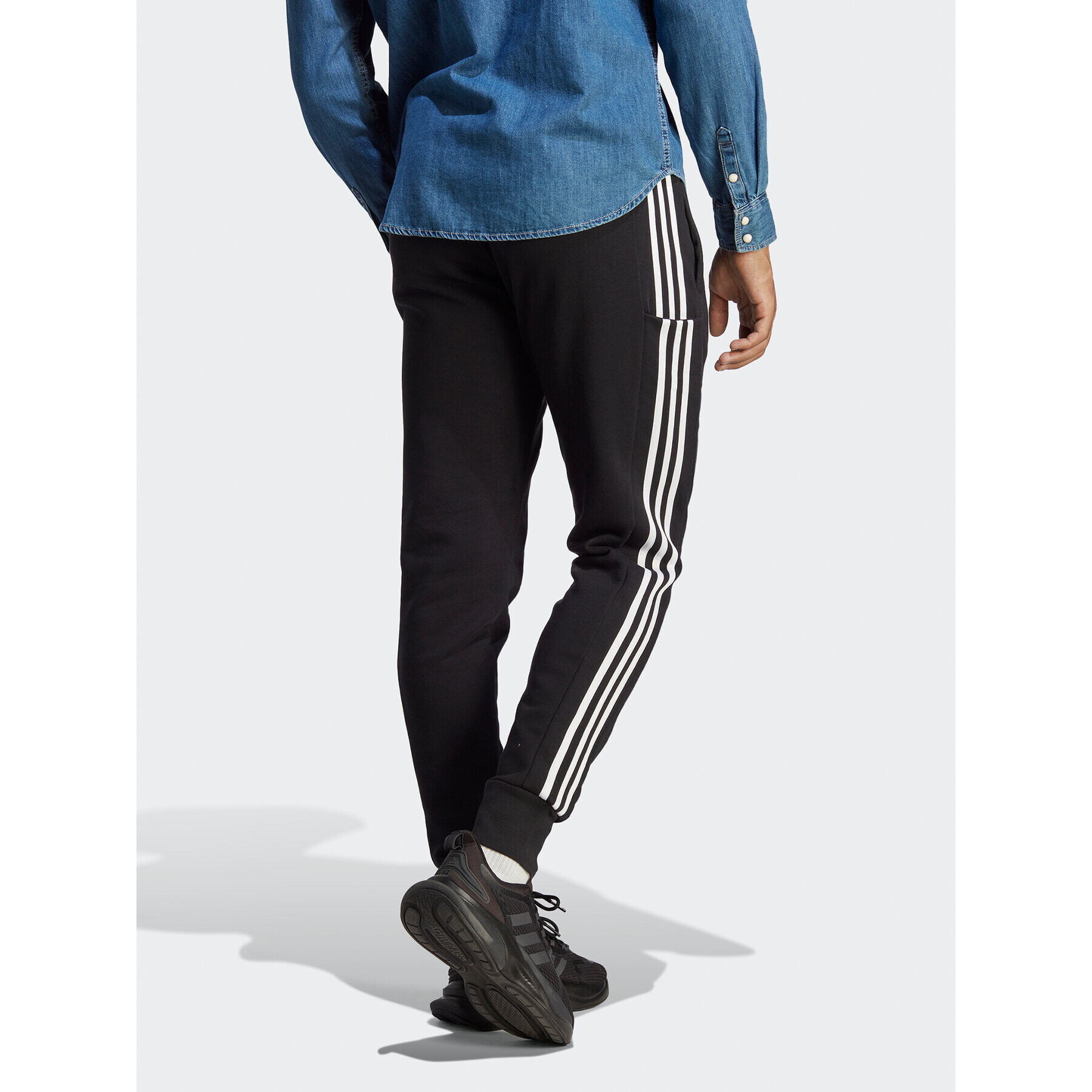 adidas Spodnji del trenirke Essentials French Terry Tapered Cuff 3-Stripes Joggers HA4337 Črna Regular Fit - Pepit.si