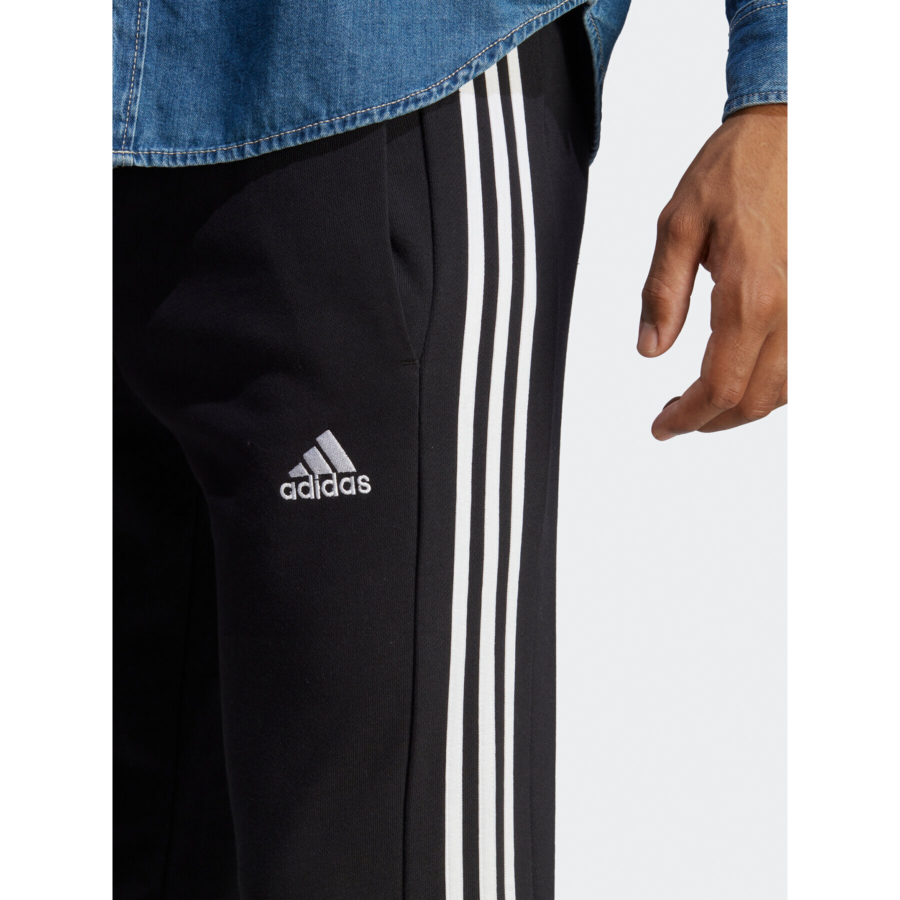 adidas Spodnji del trenirke Essentials French Terry Tapered Cuff 3-Stripes Joggers HA4337 Črna Regular Fit - Pepit.si