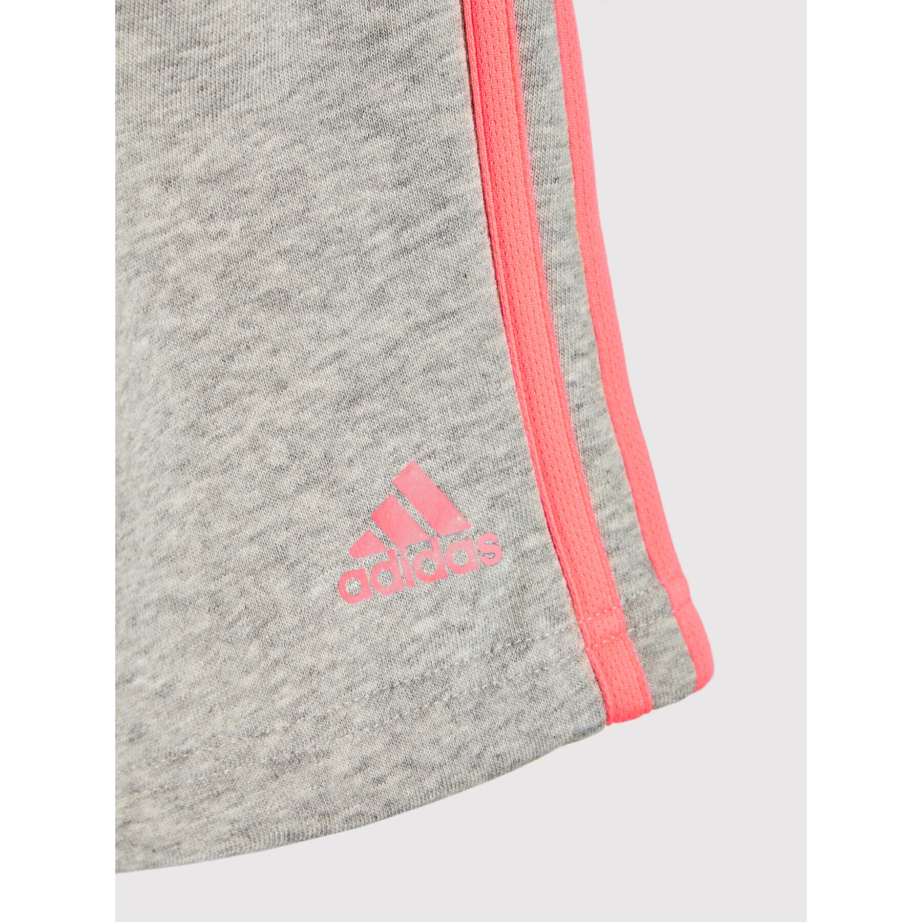 adidas Športne kratke hlače Essentials HE1994 Siva Slim Fit - Pepit.si