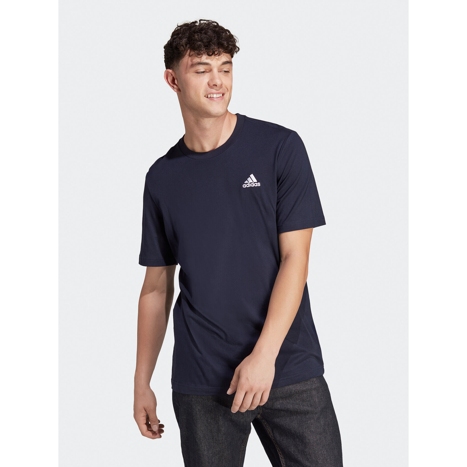 adidas Majica Essentials Single Jersey Embroidered Small Logo T-Shirt HY3404 Modra Regular Fit - Pepit.si