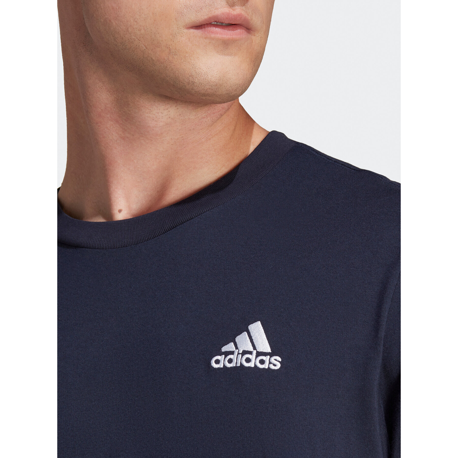 adidas Majica Essentials Single Jersey Embroidered Small Logo T-Shirt HY3404 Modra Regular Fit - Pepit.si