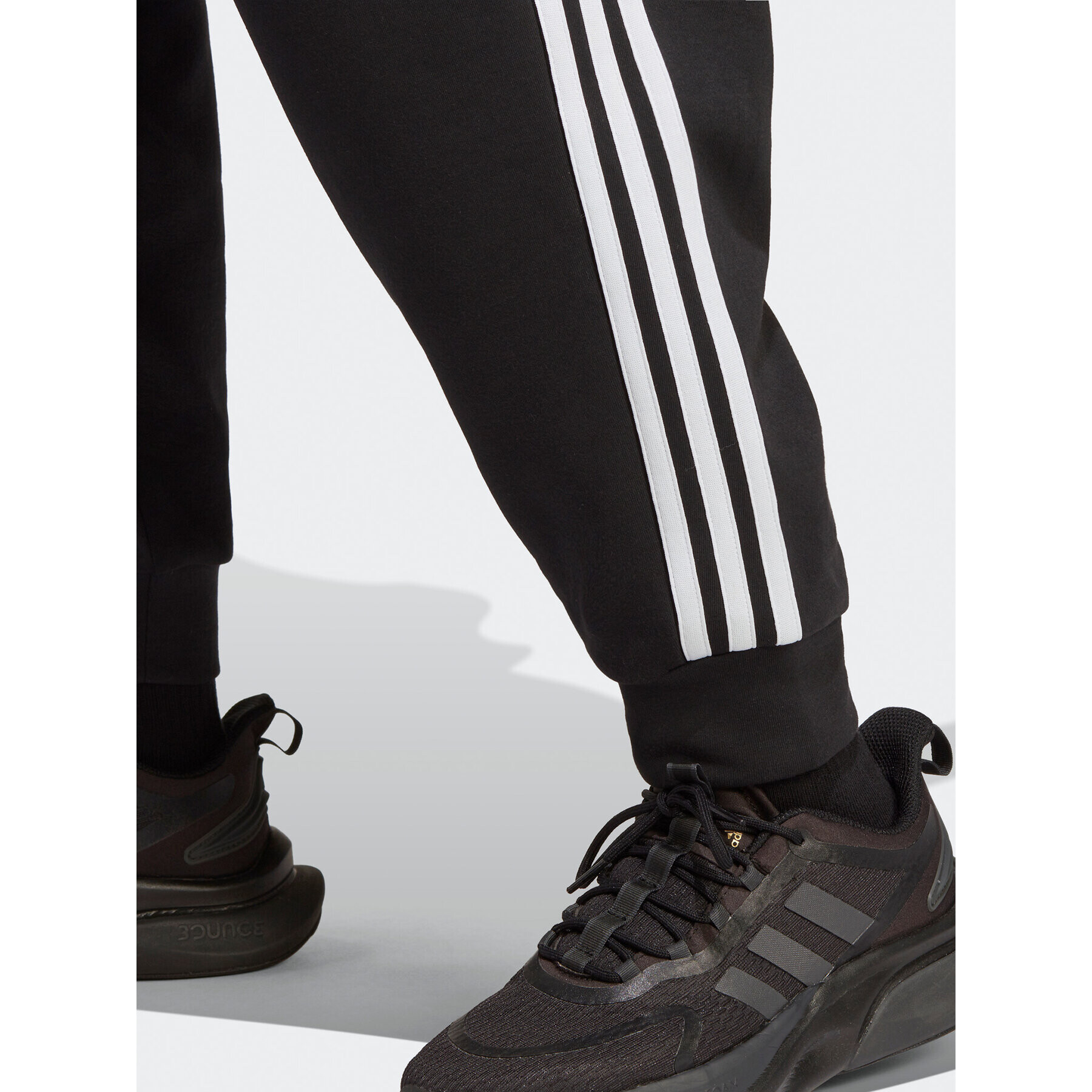 adidas Spodnji del trenirke Future Icons 3-Stripes Regular Tracksuit Bottoms (Plus Size) HT4703 Črna Regular Fit - Pepit.si