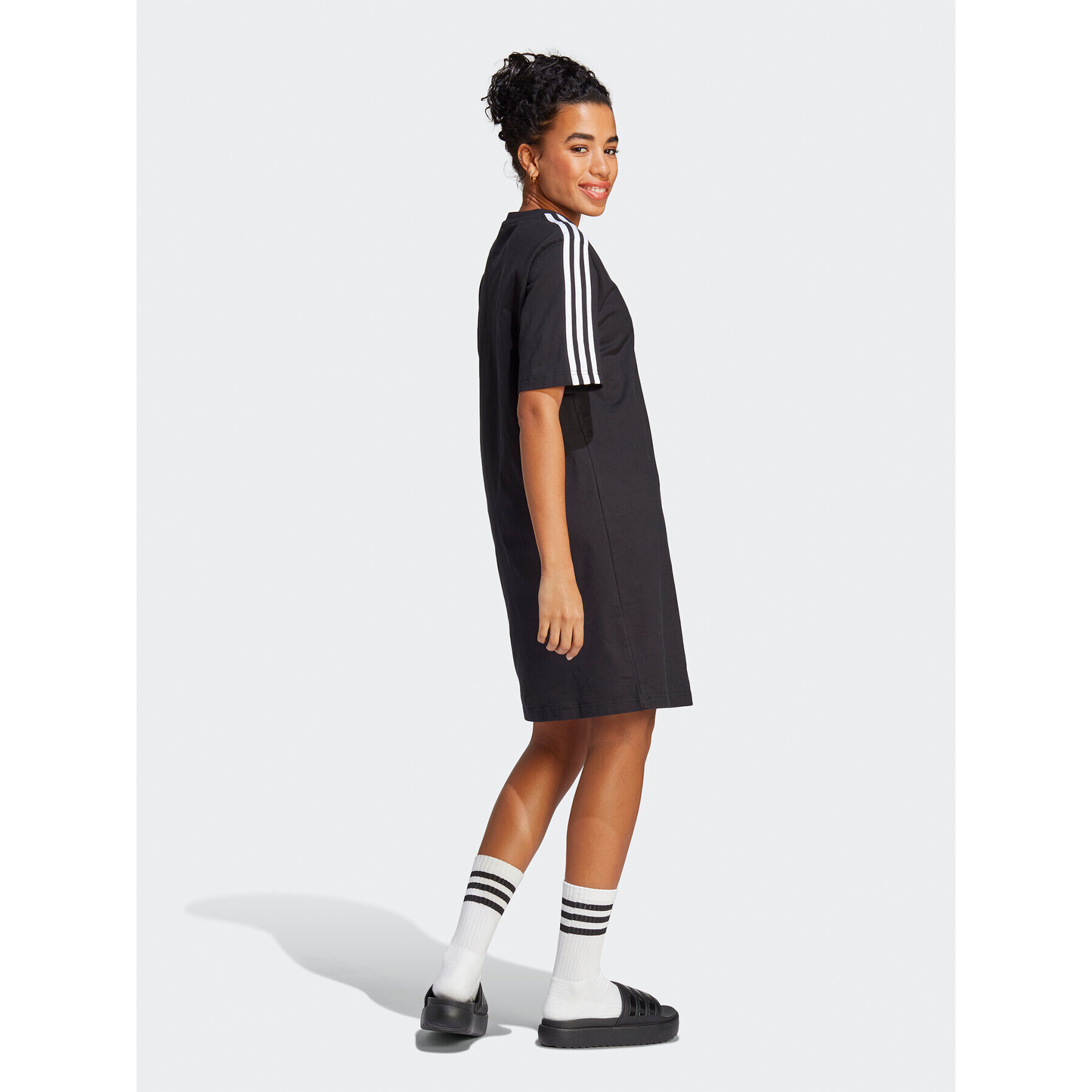 adidas Vsakodnevna obleka Essentials 3-Stripes Single Jersey Boyfriend Tee Dress HR4923 Črna Loose Fit - Pepit.si