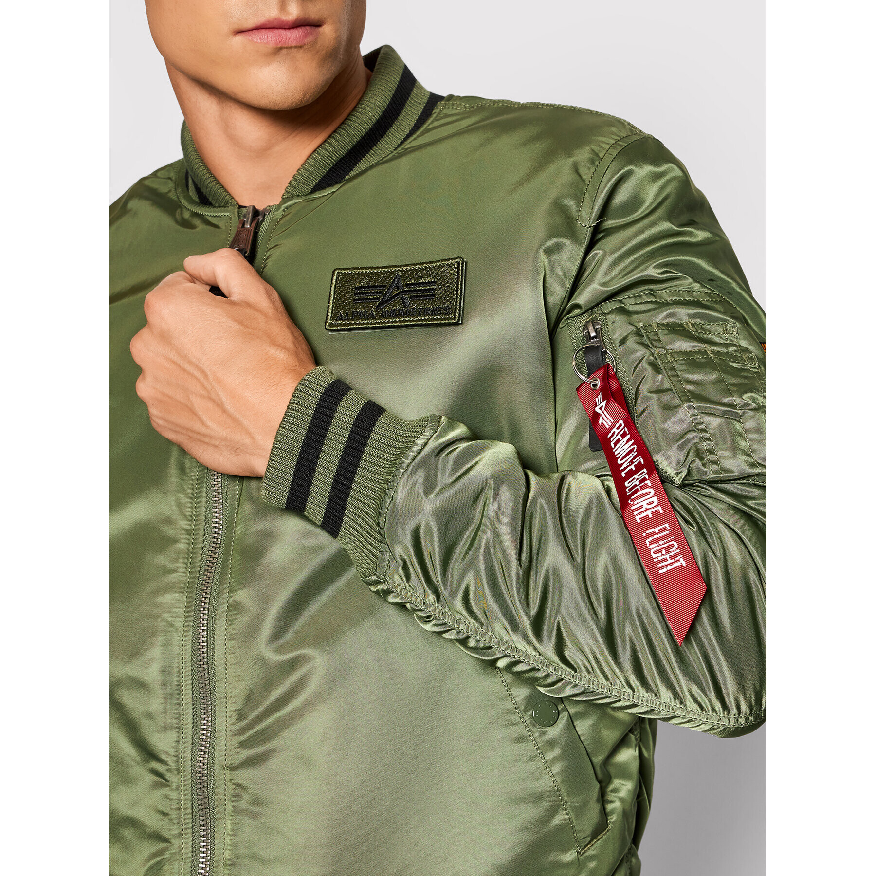 Alpha Industries Bomber jakna College 118112 Zelena Regular Fit - Pepit.si