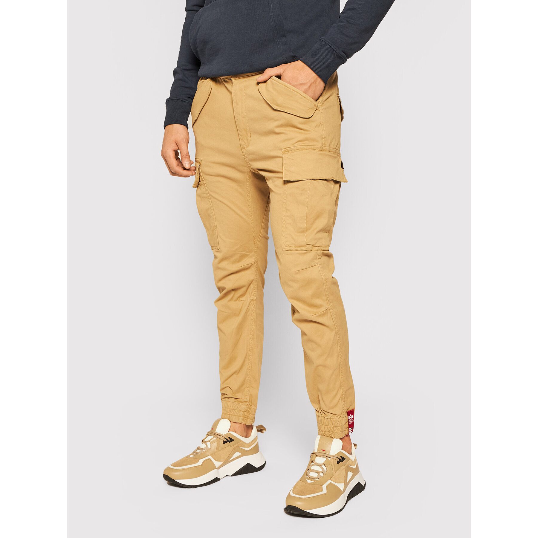 Alpha Industries Jogging hlače Airman 188201 Bež Tapered Fit - Pepit.si