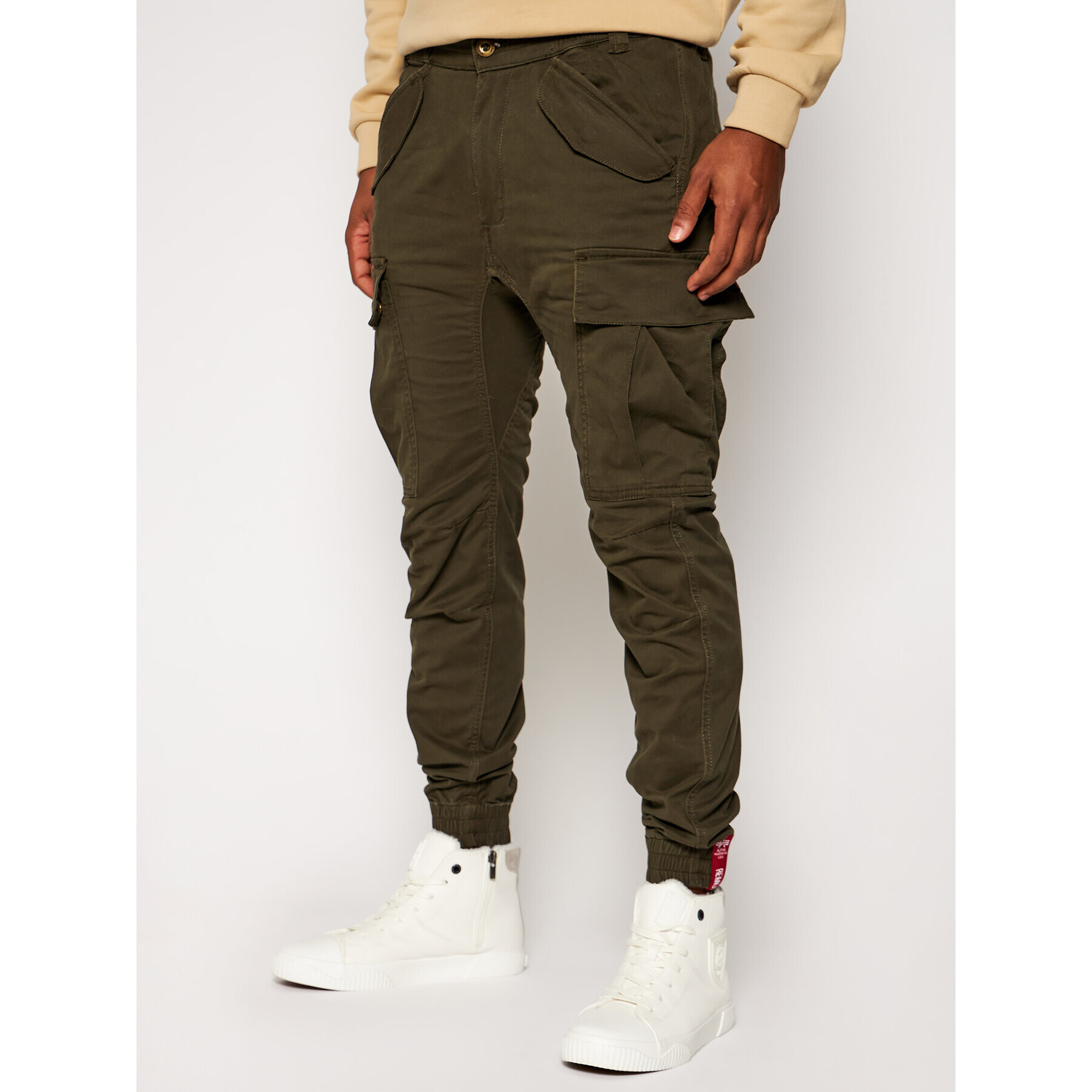 Alpha Industries Jogging hlače Airman 188201 Zelena Tapered Fit - Pepit.si