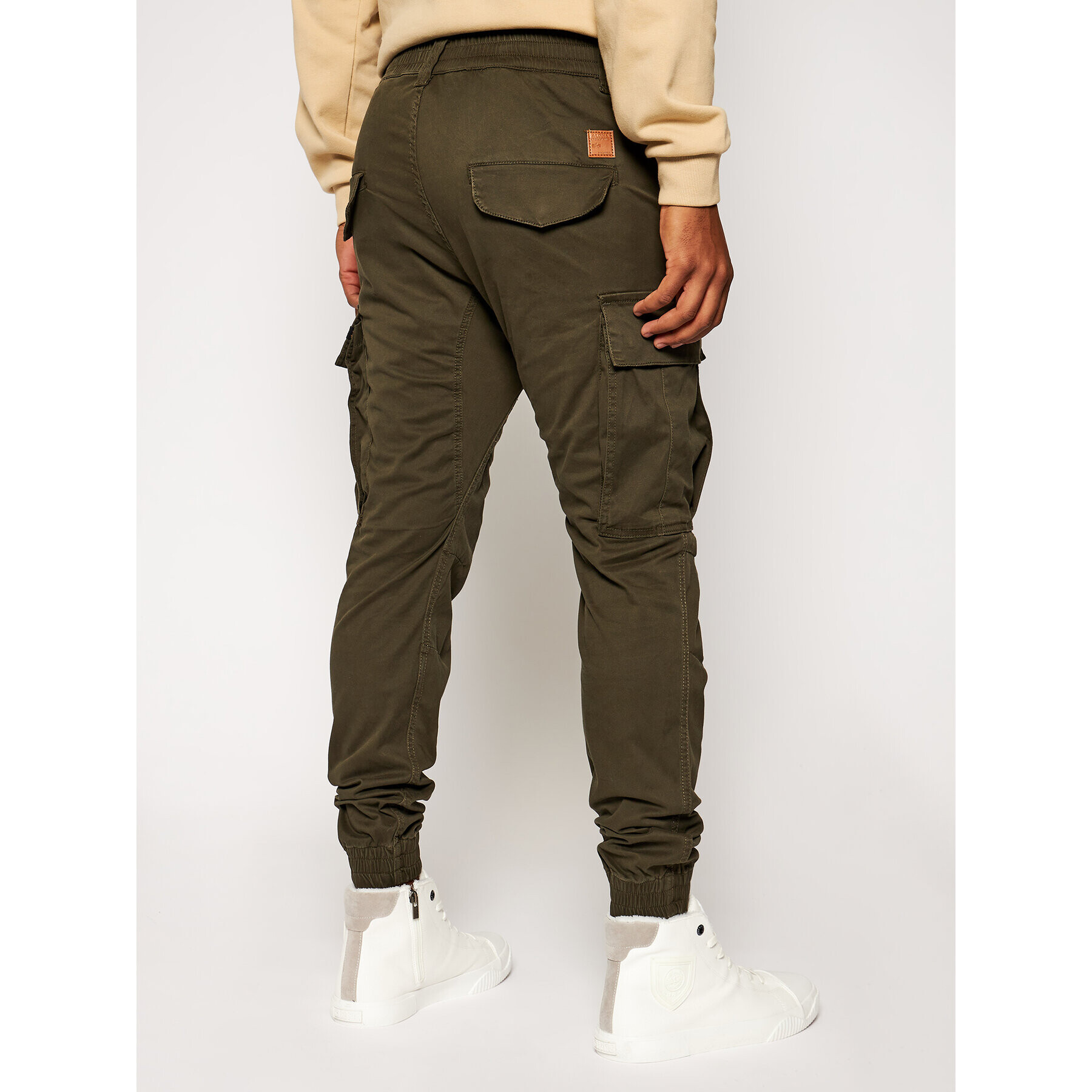 Alpha Industries Jogging hlače Airman 188201 Zelena Tapered Fit - Pepit.si