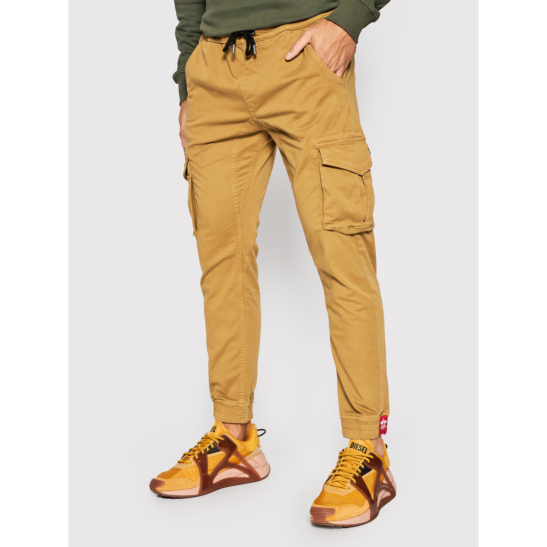 Alpha Industries Jogging hlače Twill 116202 Rjava Regular Fit - Pepit.si