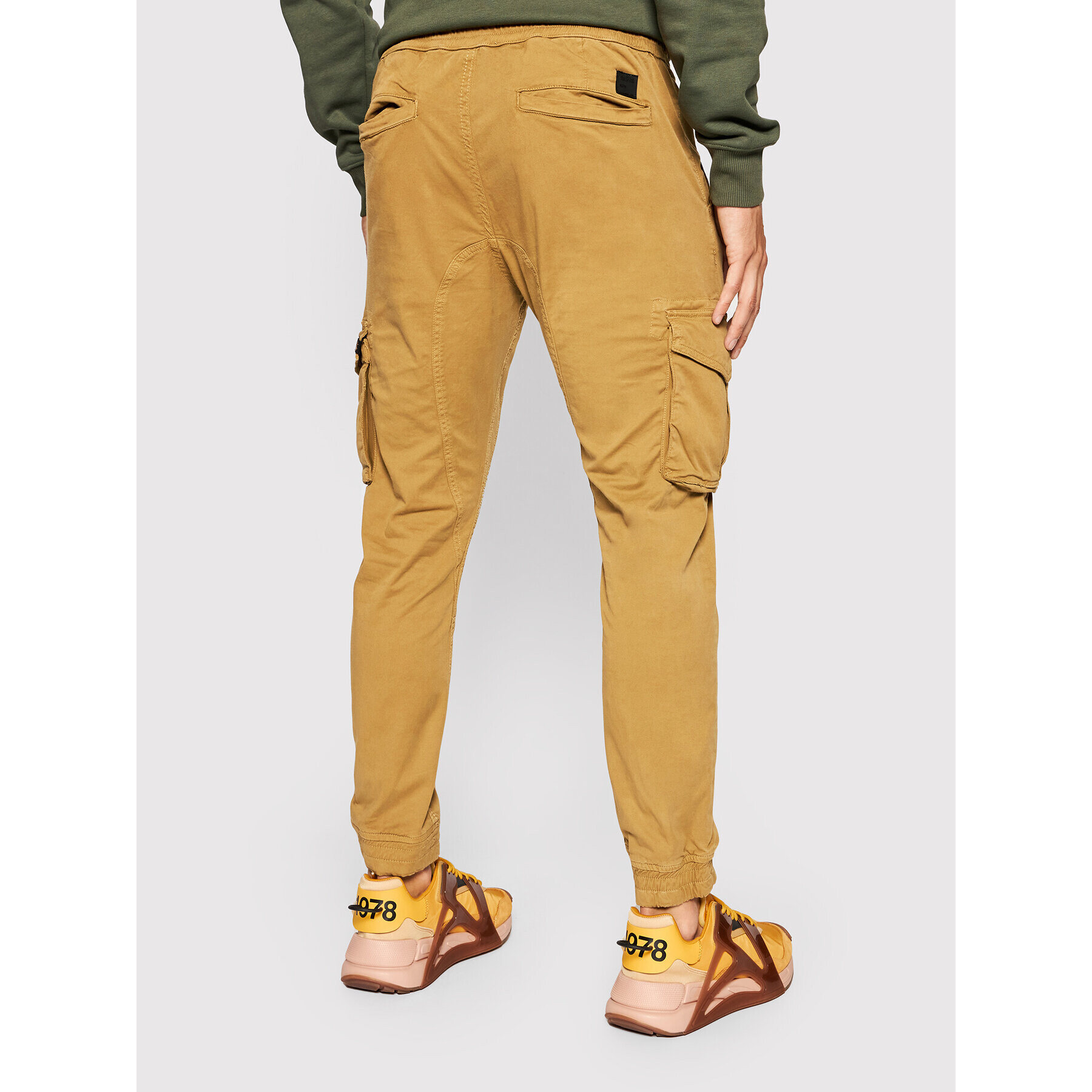 Alpha Industries Jogging hlače Twill 116202 Rjava Regular Fit - Pepit.si