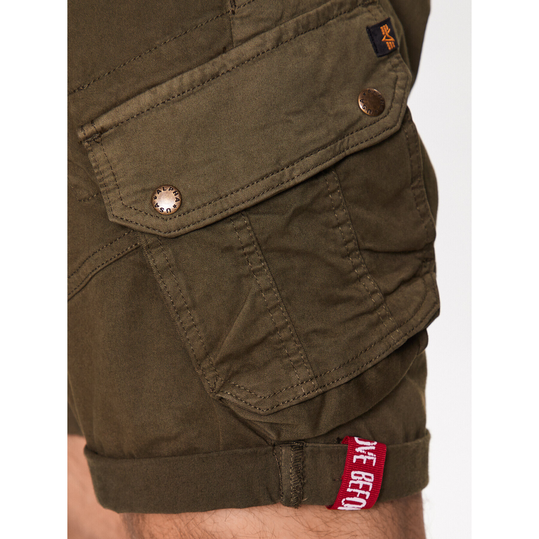 Alpha Industries Kratke hlače iz tkanine Combat Short Zelena Slim Fit - Pepit.si