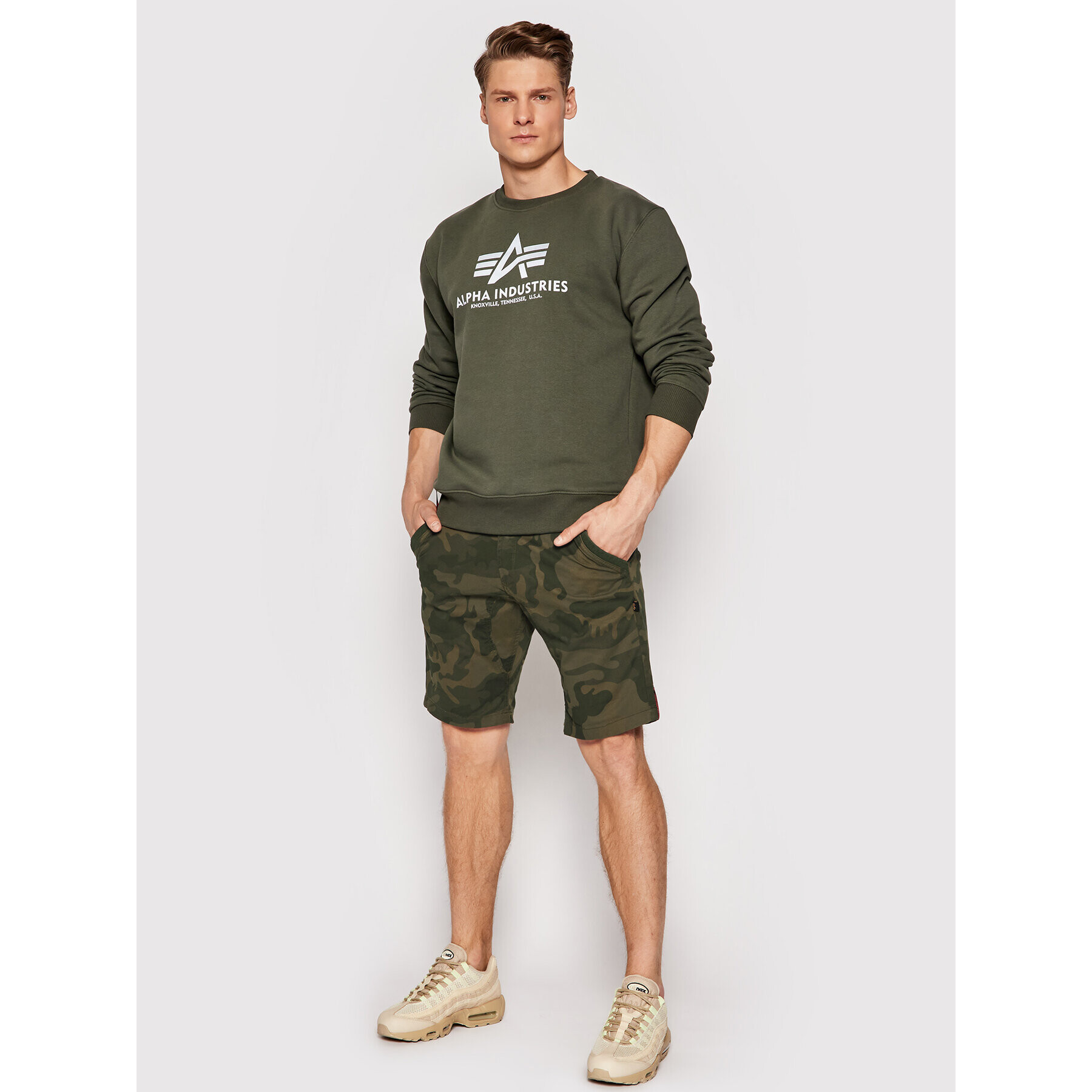 Alpha Industries Kratke hlače iz tkanine Kerosene Camo 176205 Zelena Regular Fit - Pepit.si