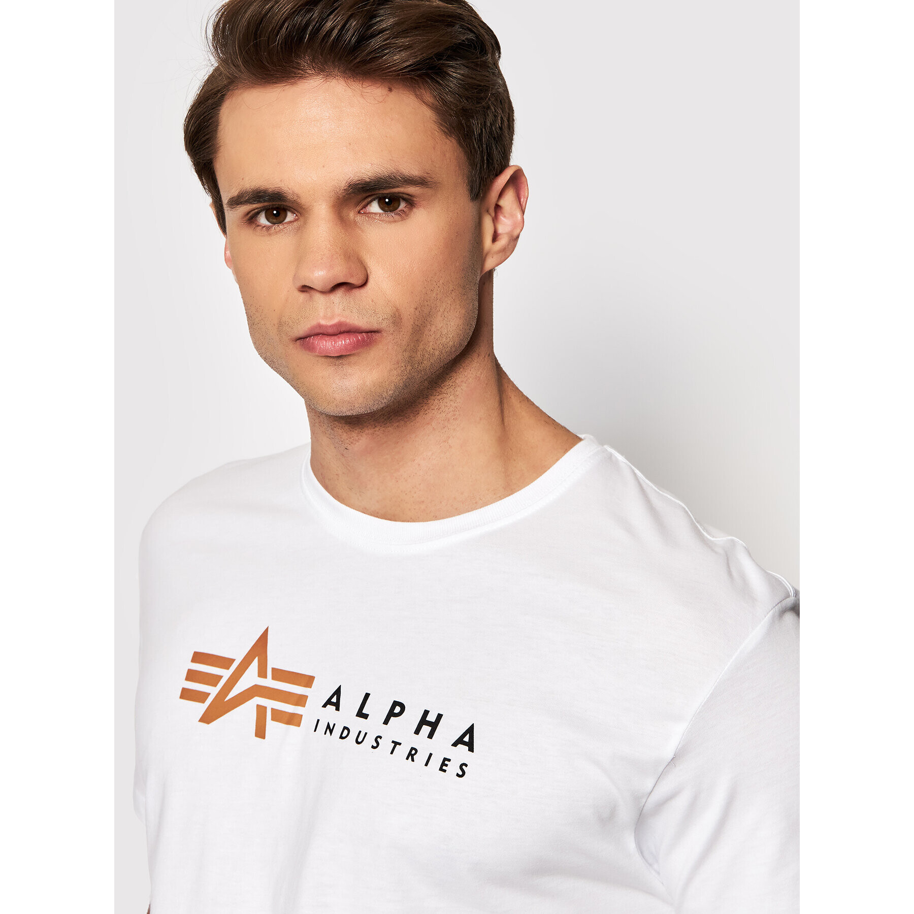 Alpha Industries Majica Alpha Label 118502 Bela Regular Fit - Pepit.si