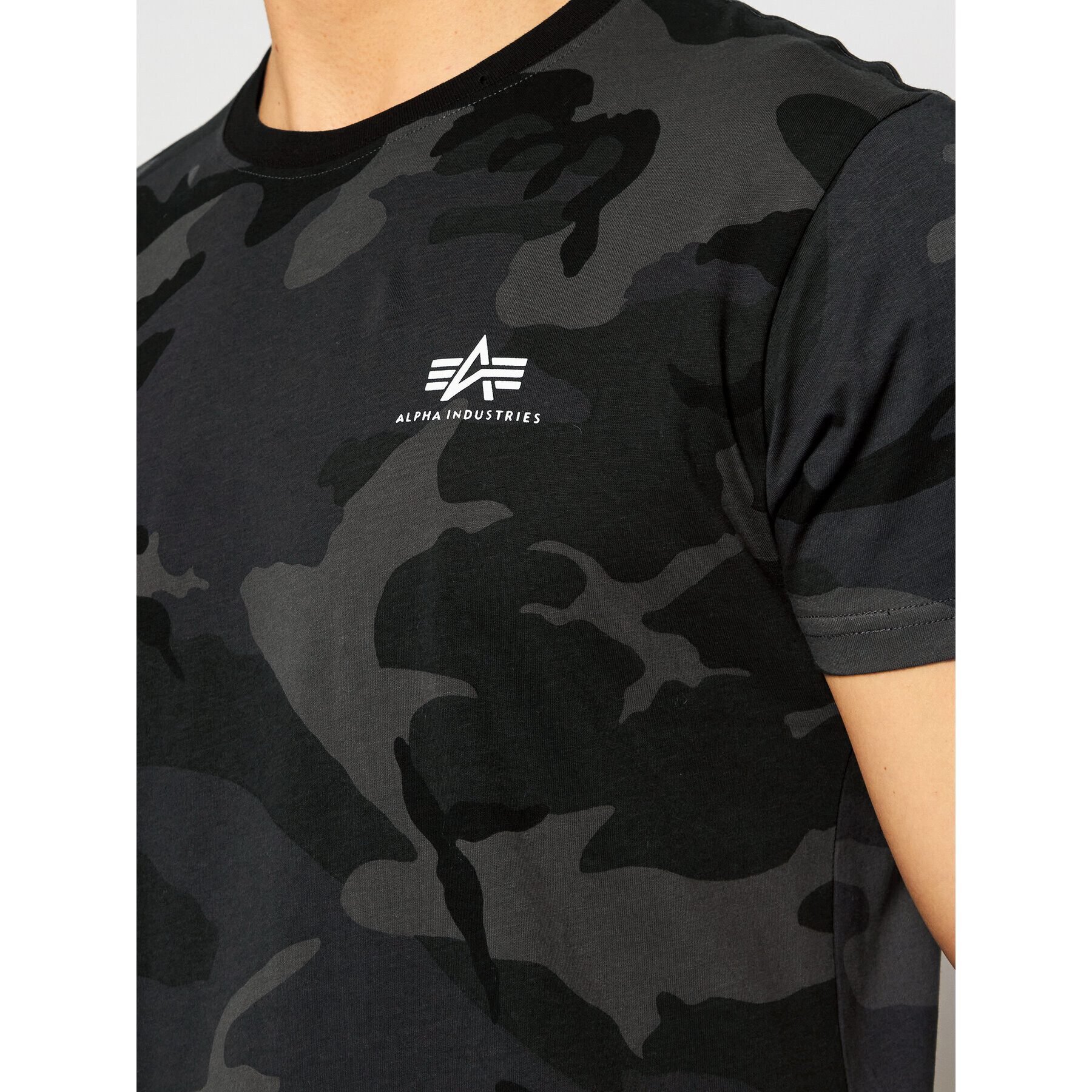 Alpha Industries Majica Basic T Small Logo Camo 188505C Siva Regular Fit - Pepit.si