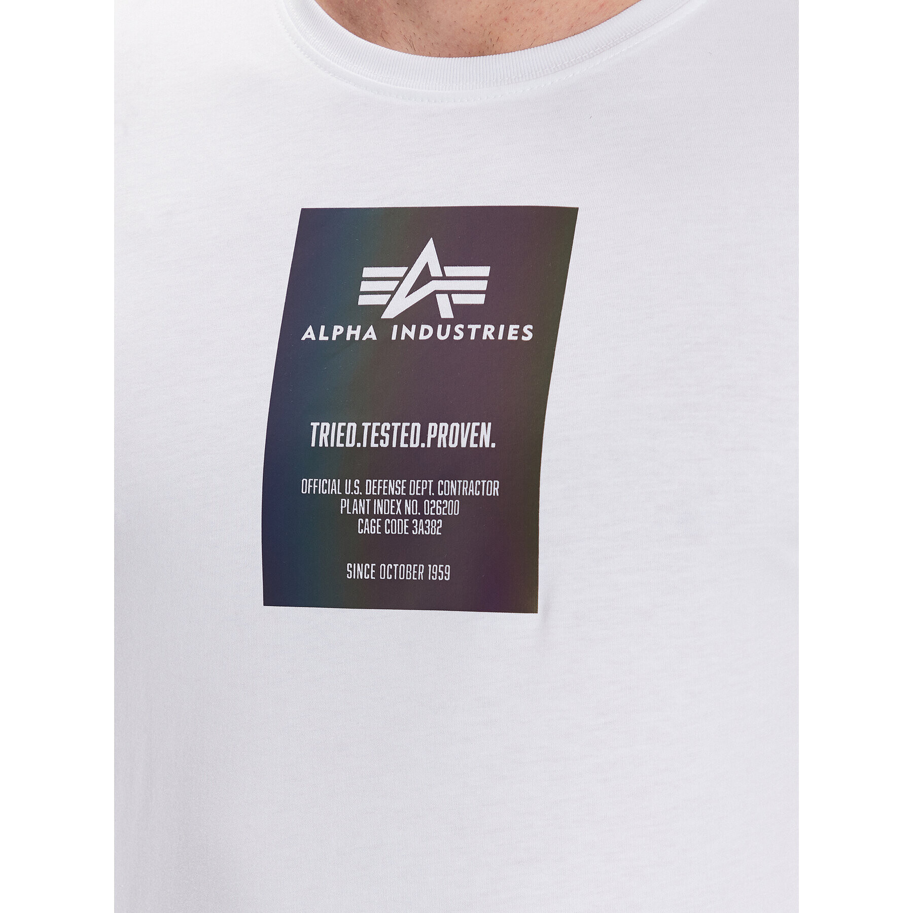 Alpha Industries Majica Rainbow Reflective Label T 126501RR Bela Regular Fit - Pepit.si