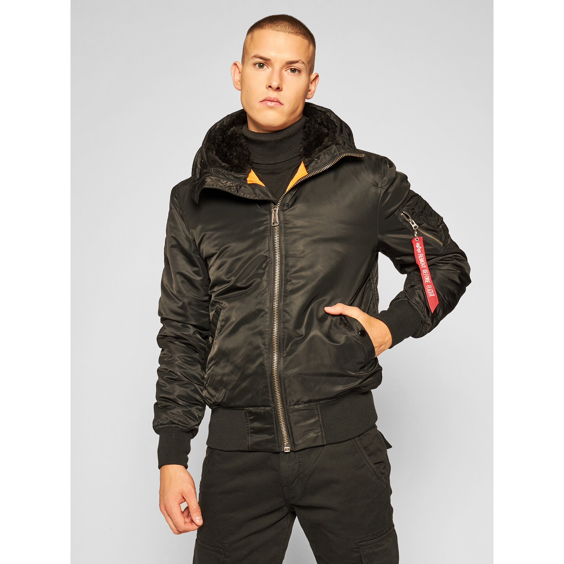 Alpha Industries Prehodna jakna Ma-1 158104 Črna Standard Fit - Pepit.si