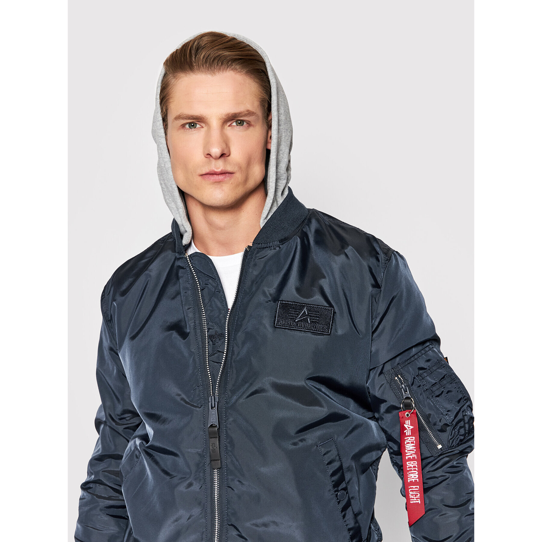 Alpha Industries Prehodna jakna Ma-1 Tt 106103 Mornarsko modra Regular Fit - Pepit.si