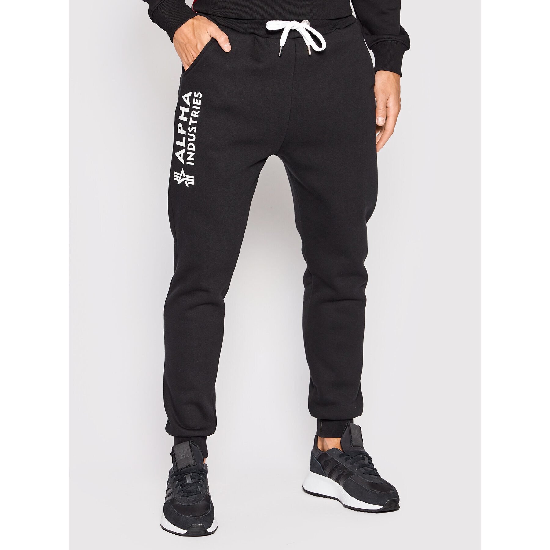 Alpha Industries Spodnji del trenirke Basic 116368 Črna Regular Fit - Pepit.si