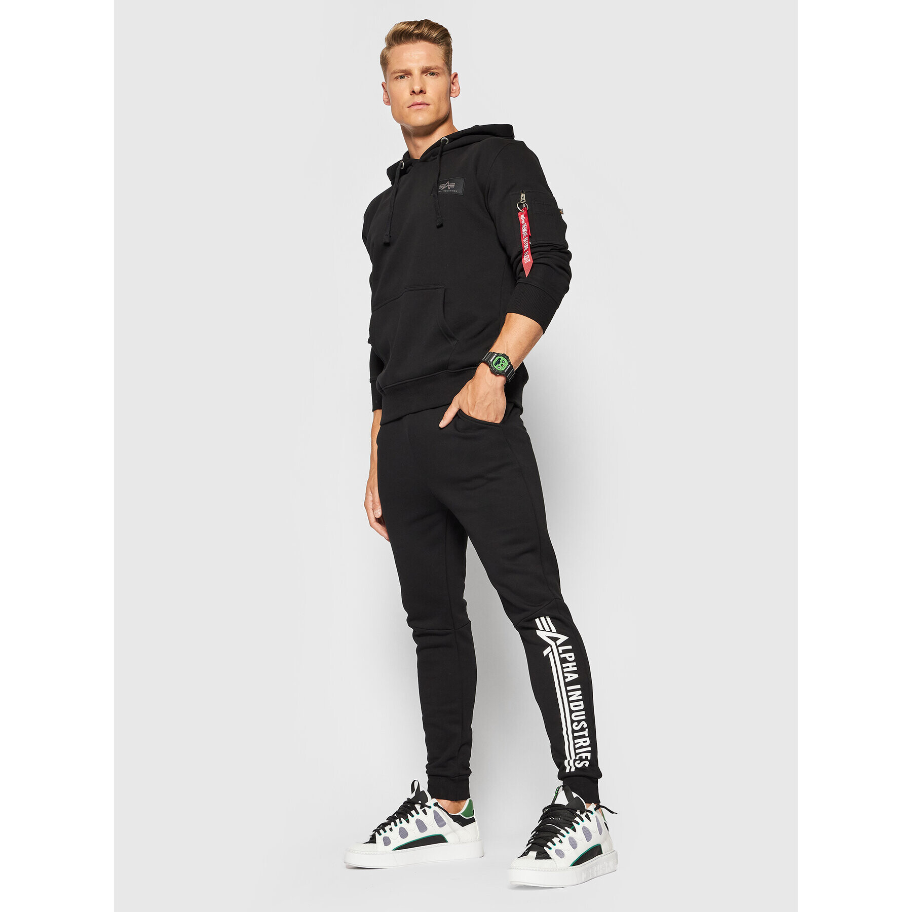 Alpha Industries Spodnji del trenirke Jogger 118364 Črna Regular Fit - Pepit.si